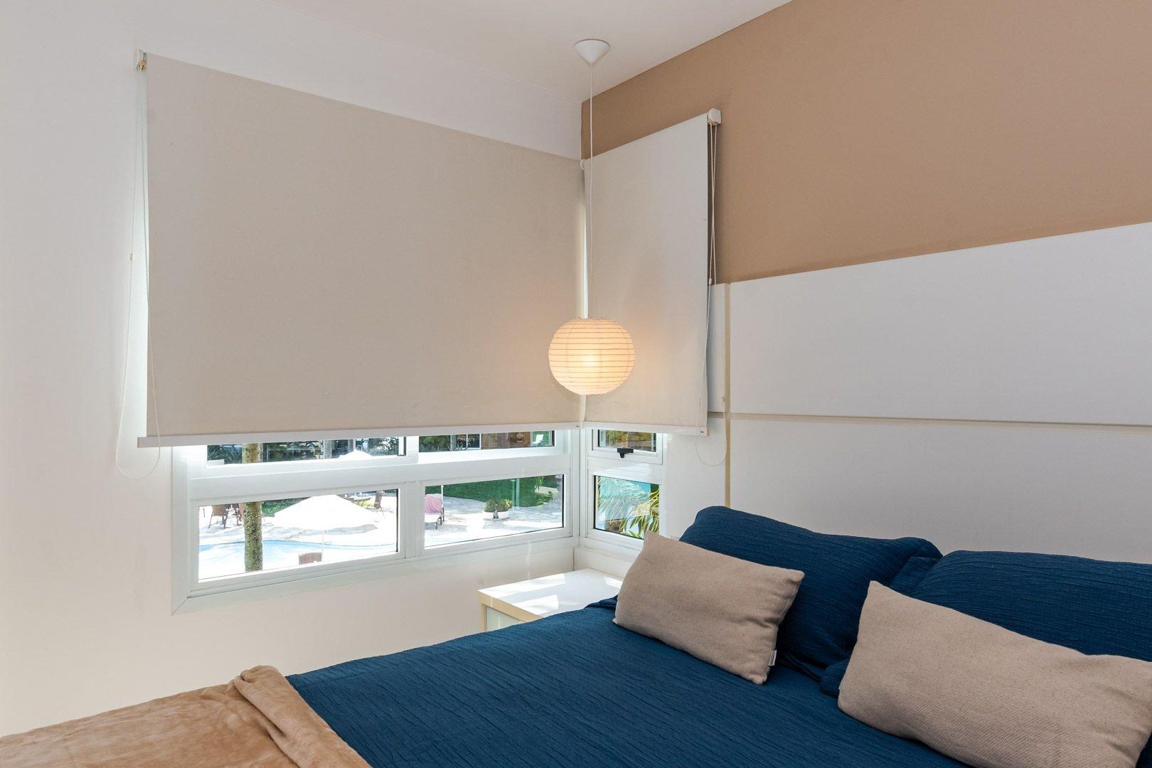 image-housing-carousel