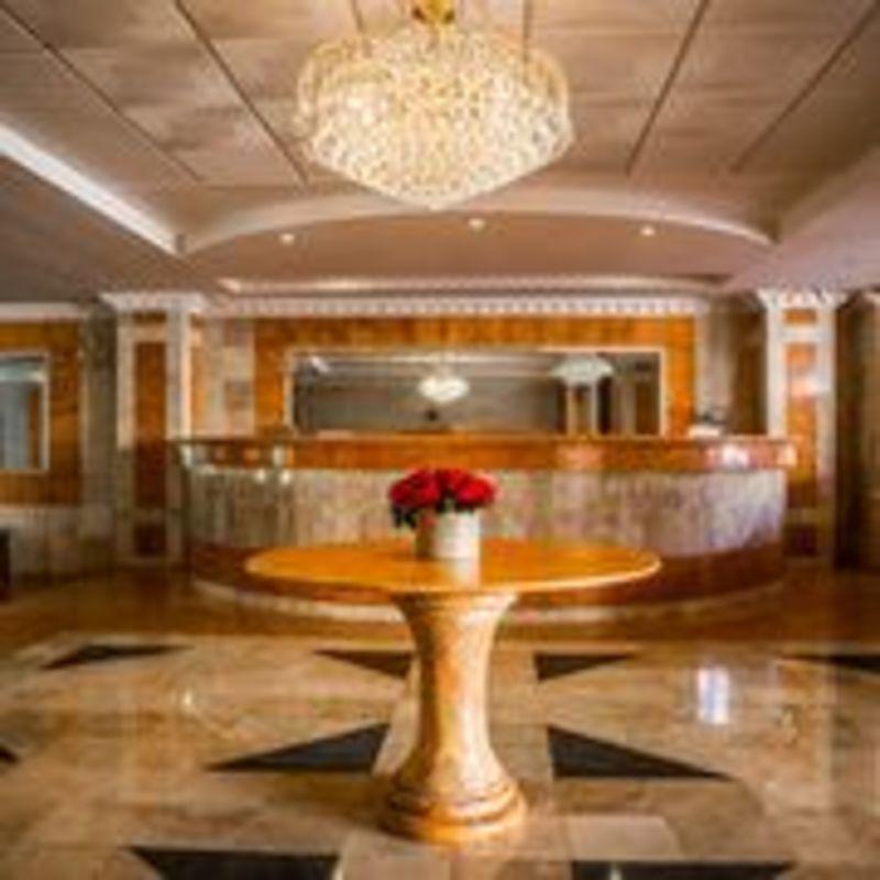 image-housing-carousel