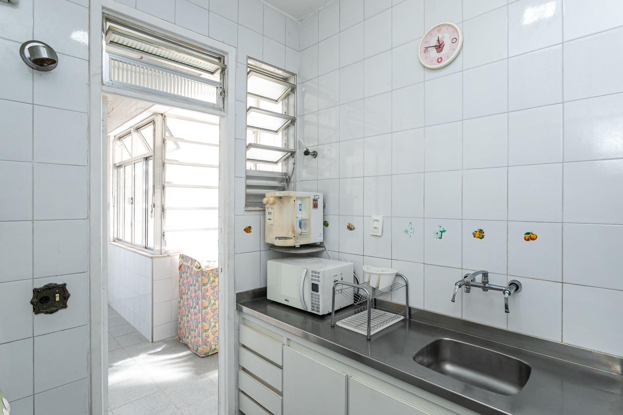 image-housing-carousel