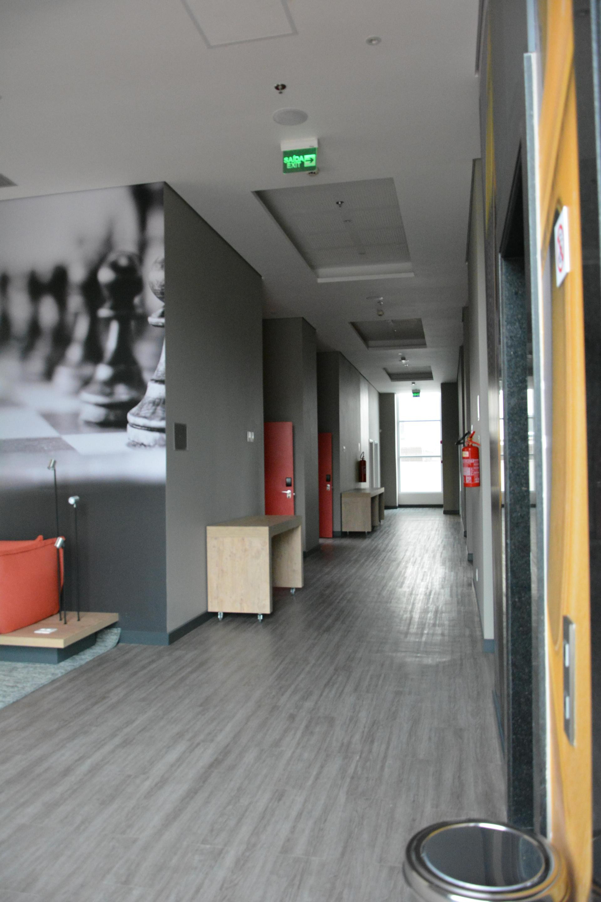 image-housing-carousel