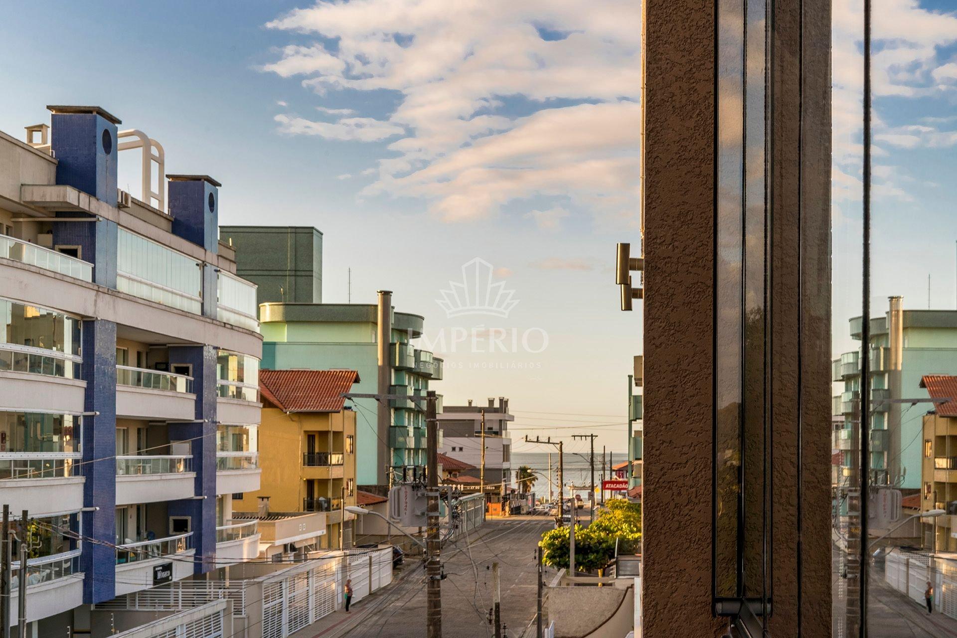 image-housing-carousel