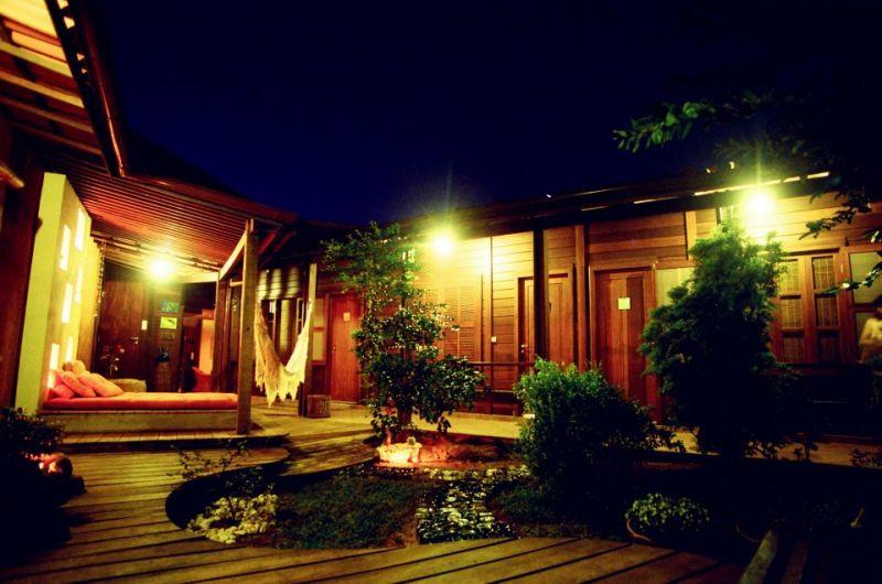 image-housing-carousel