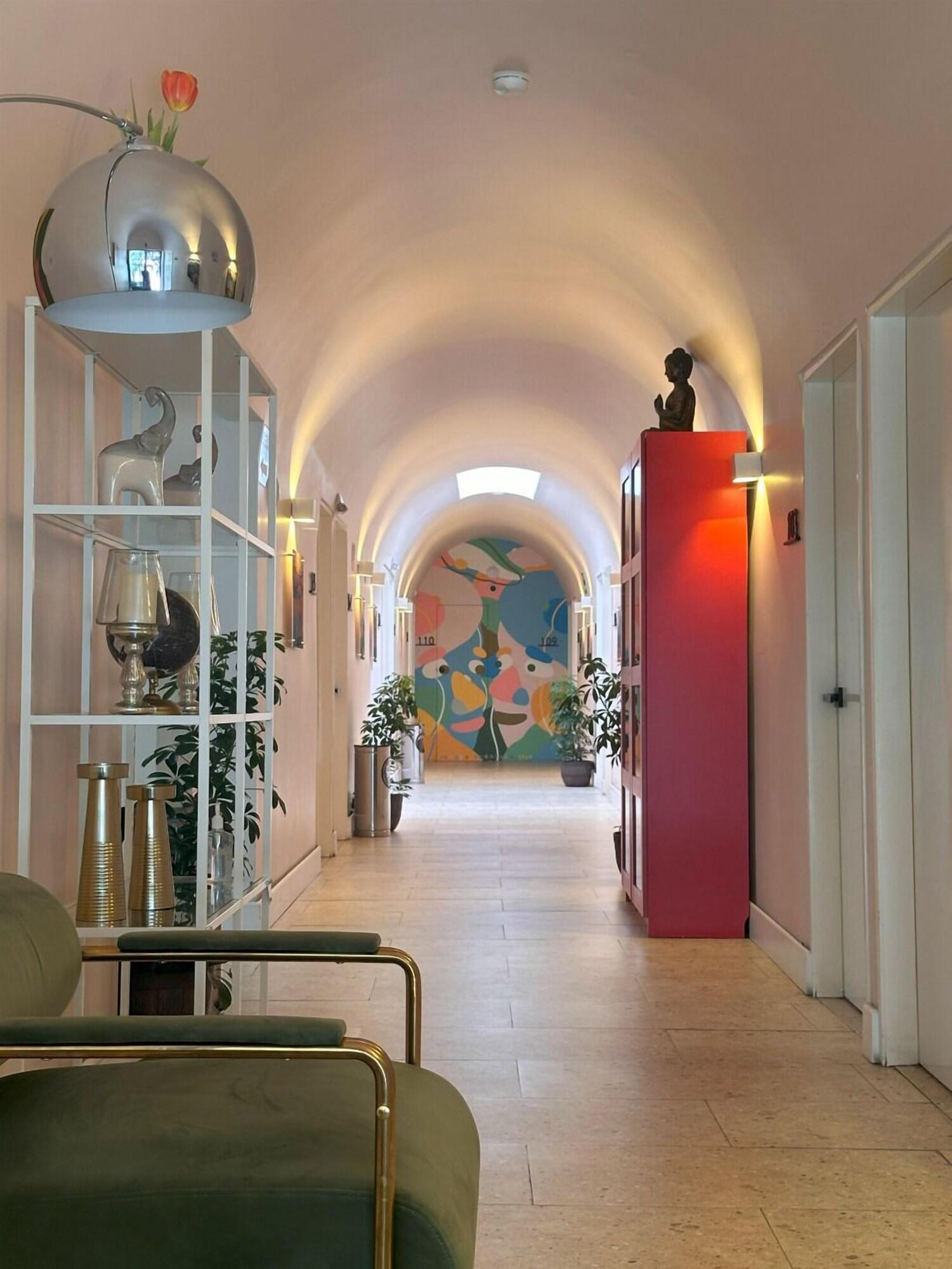 image-housing-carousel