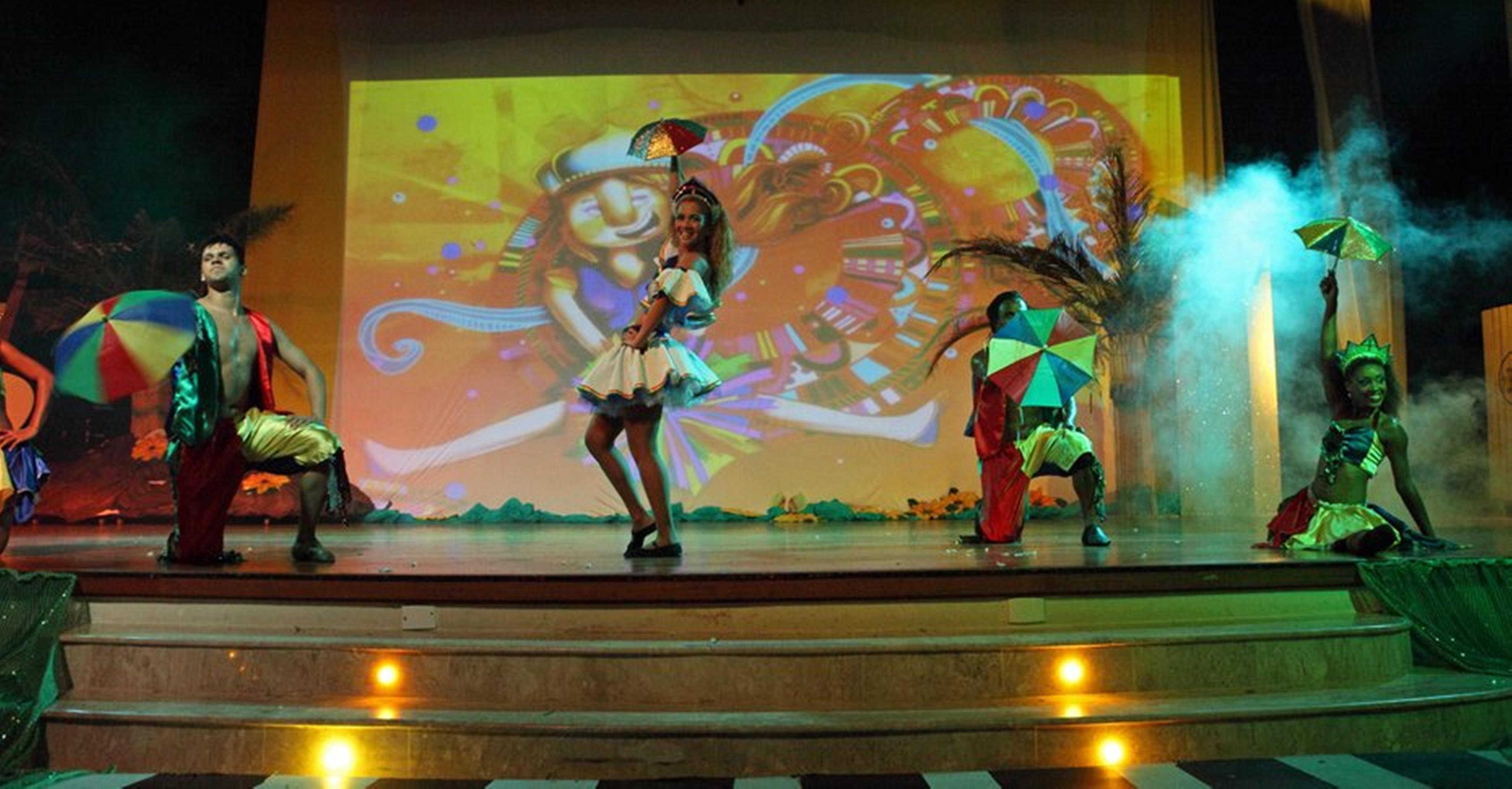 image-housing-carousel