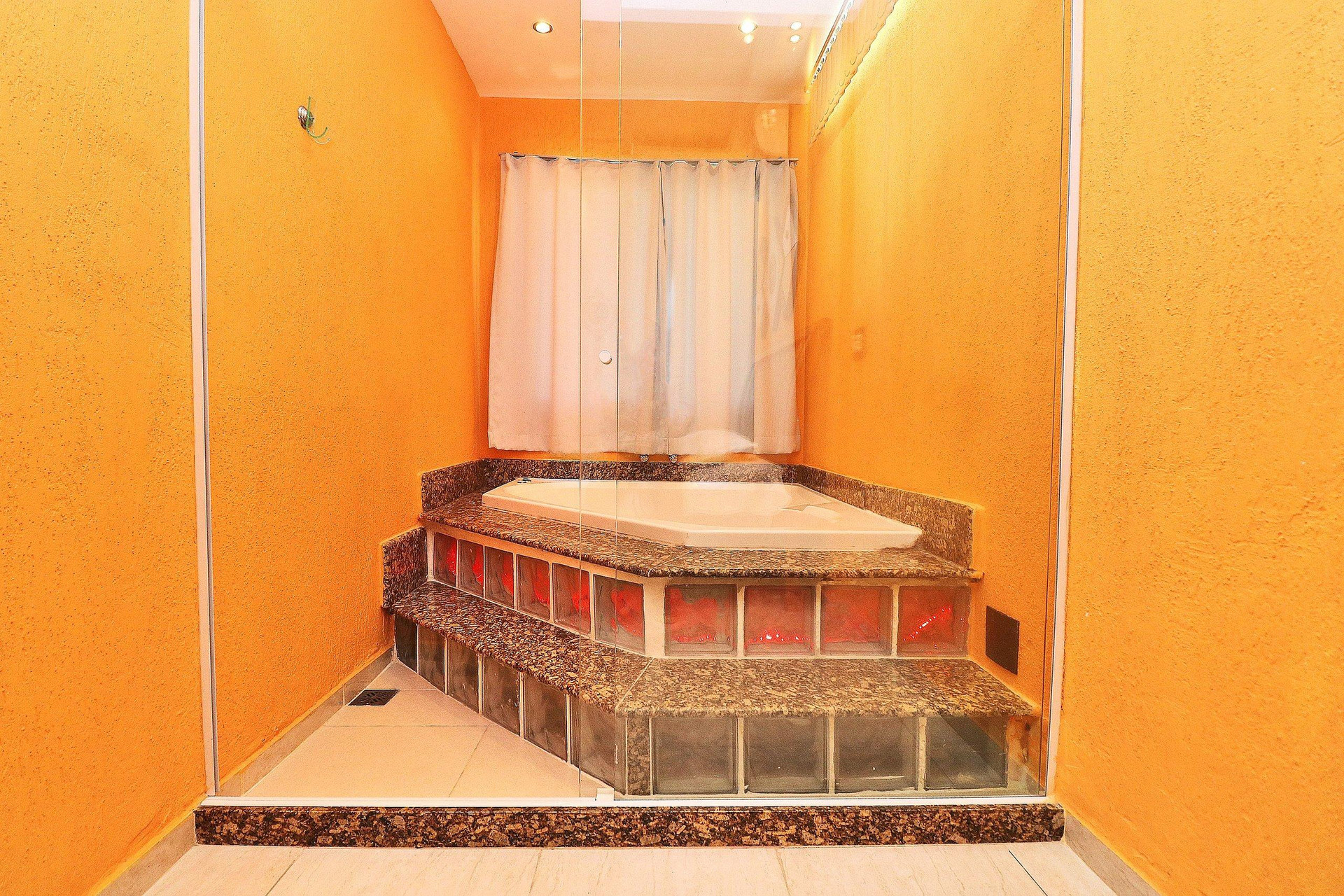 image-housing-carousel