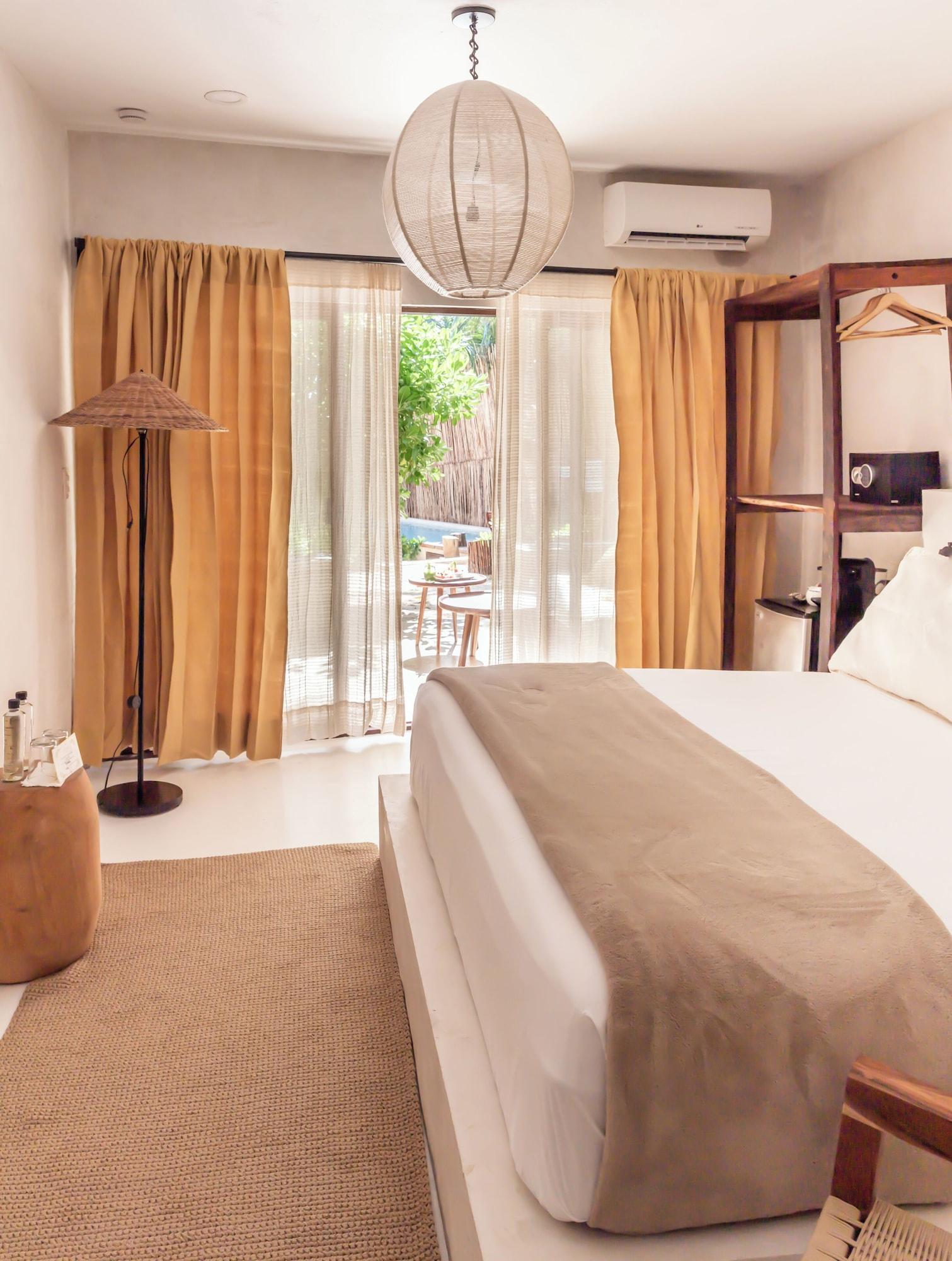 Deluxe Partial Sea View