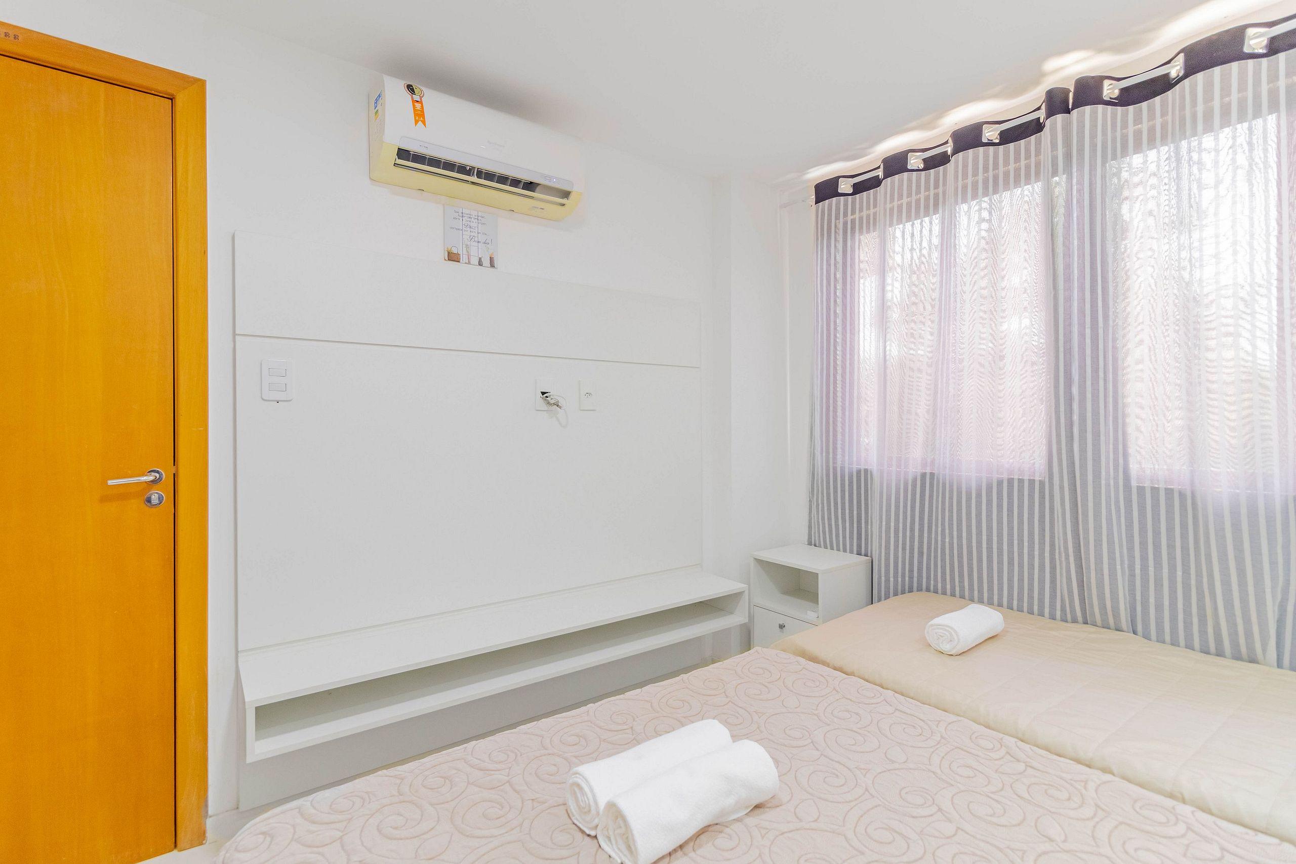 image-housing-carousel