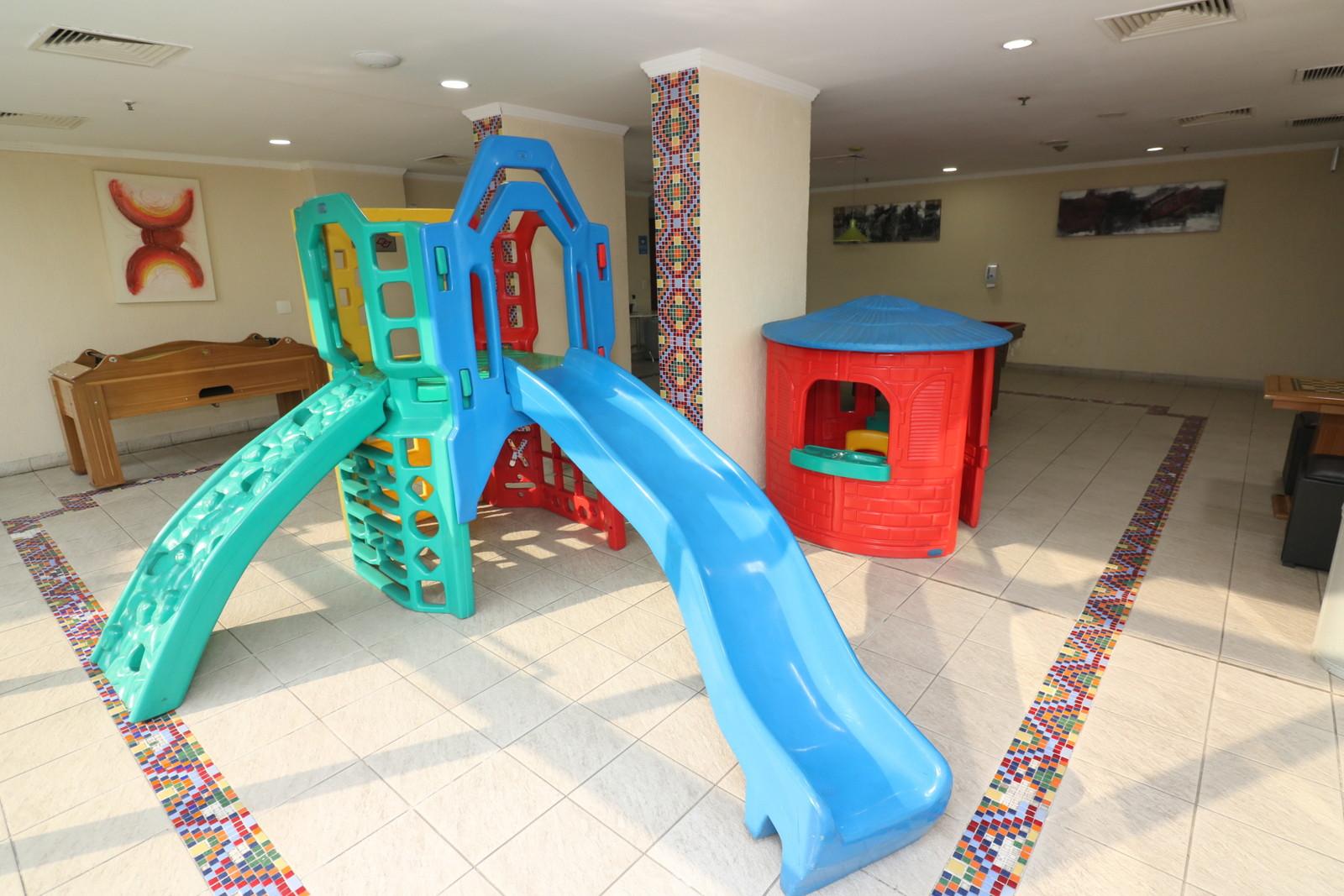 image-housing-carousel