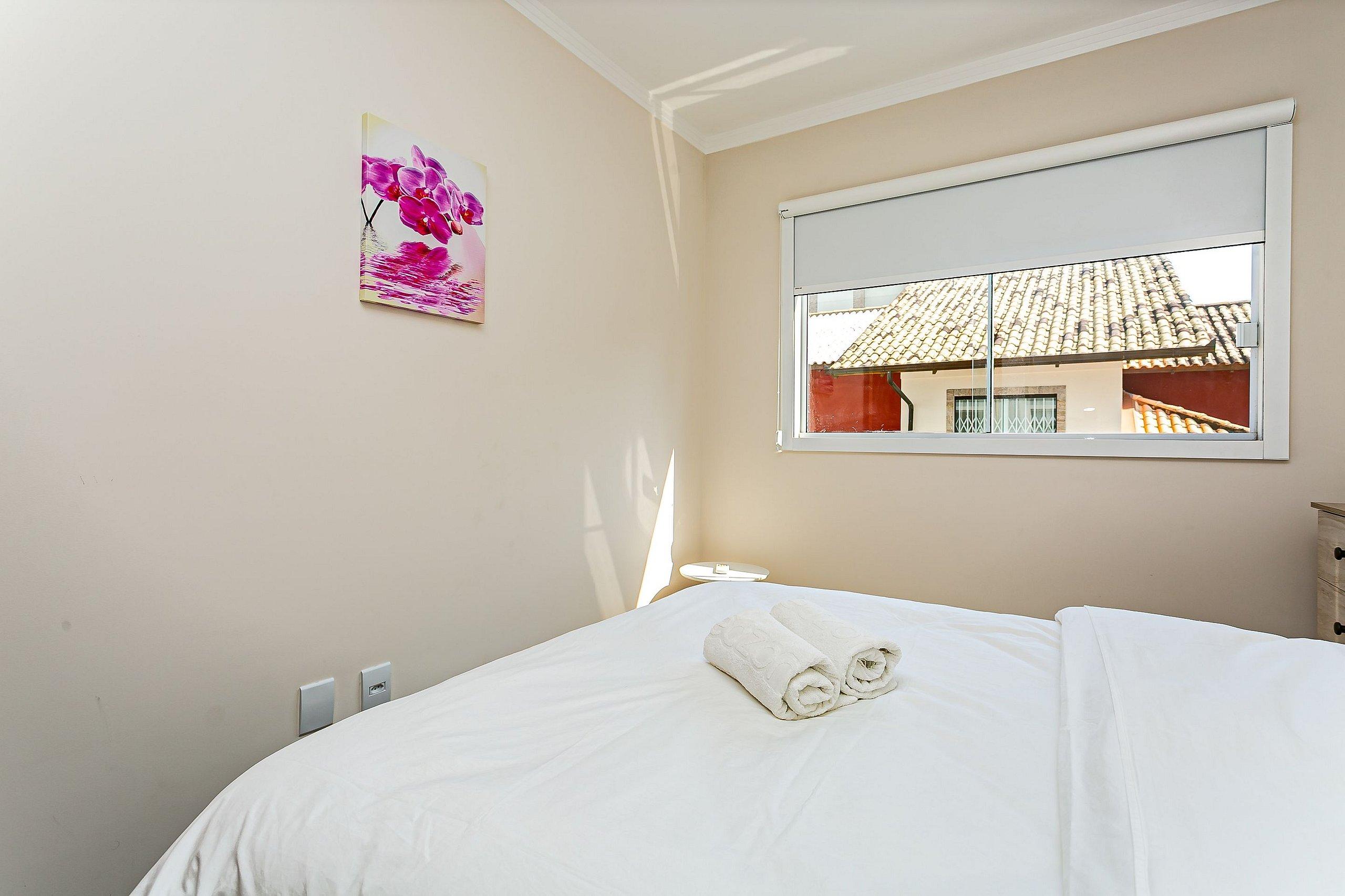 image-housing-carousel