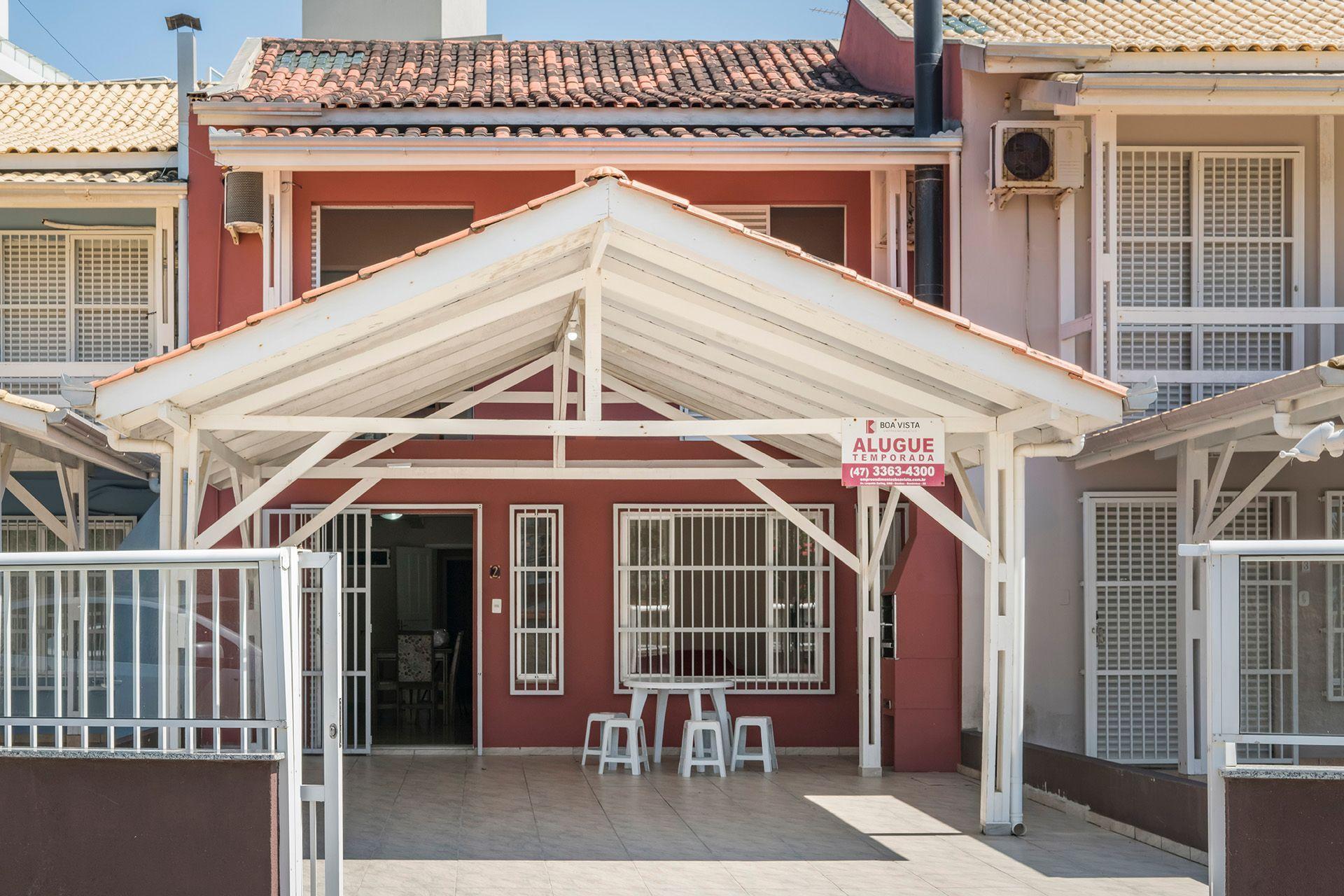 image-housing-carousel
