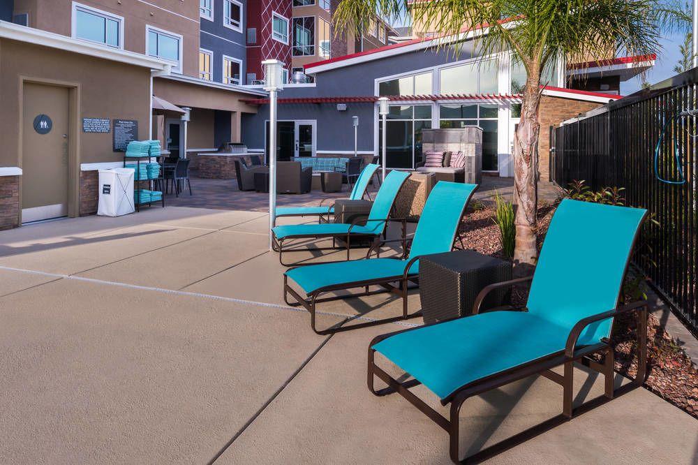 image-housing-carousel