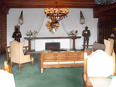 image-housing-carousel
