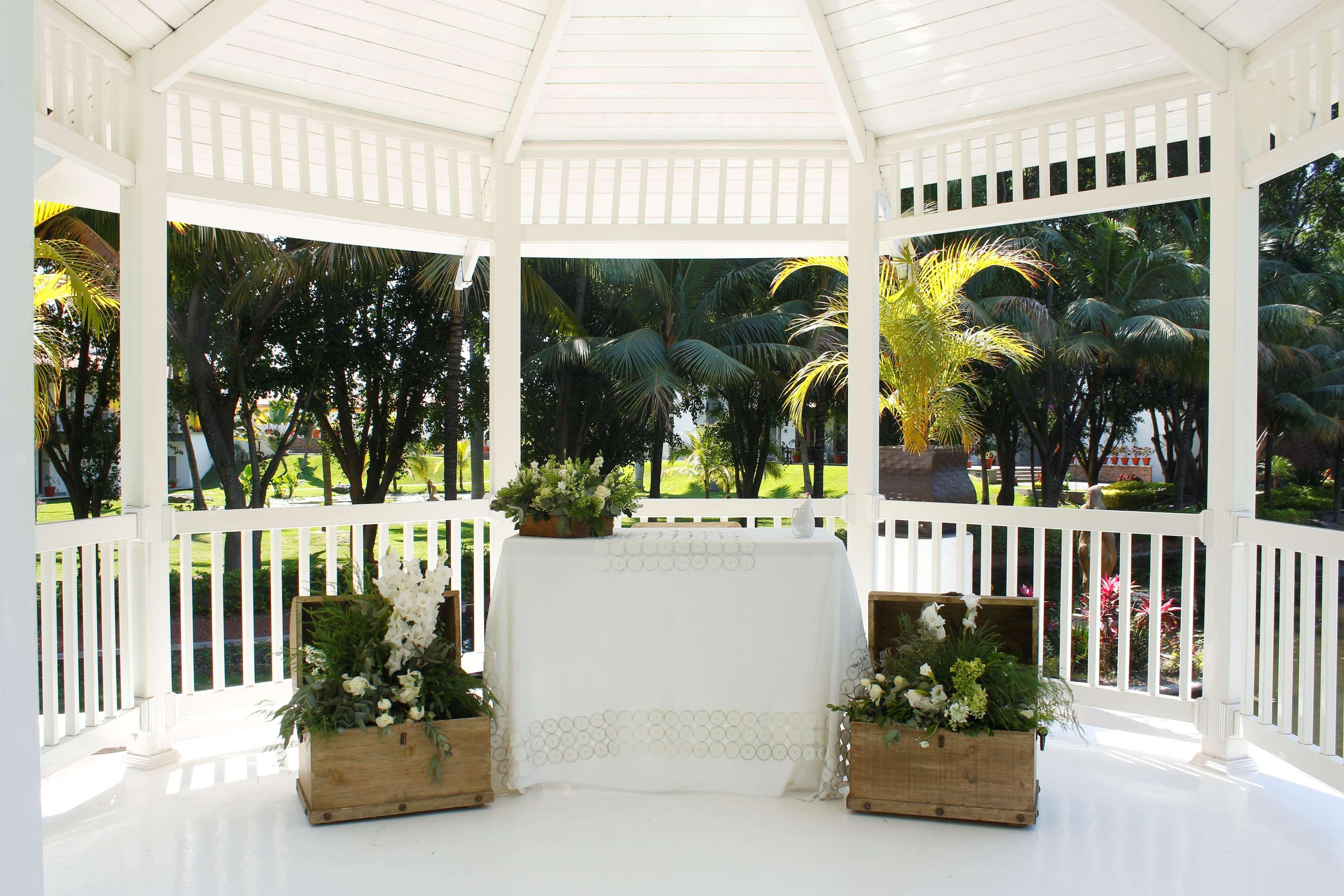image-housing-carousel