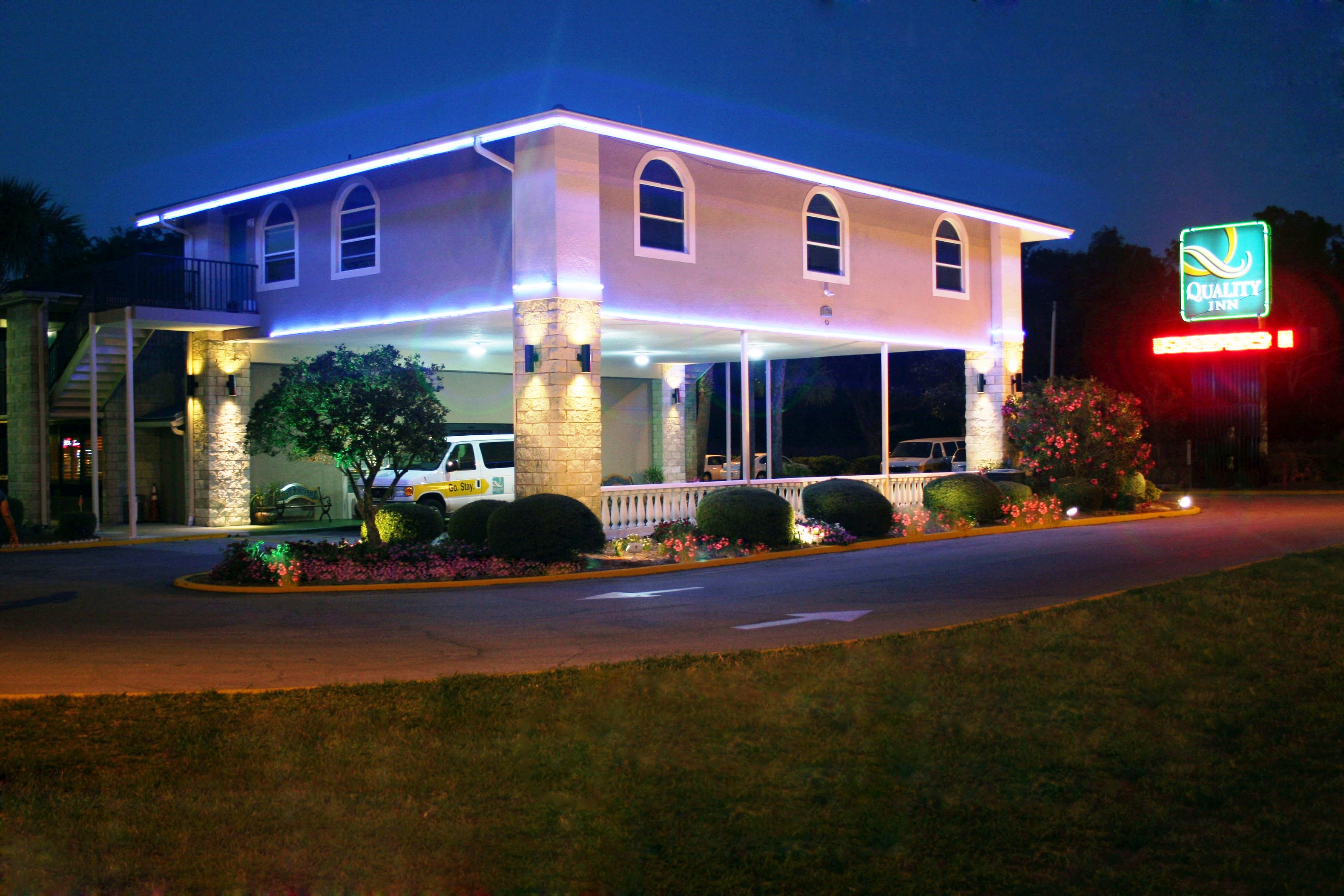 image-housing-carousel