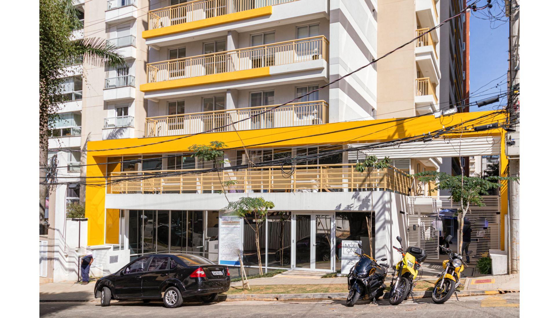 image-housing-carousel