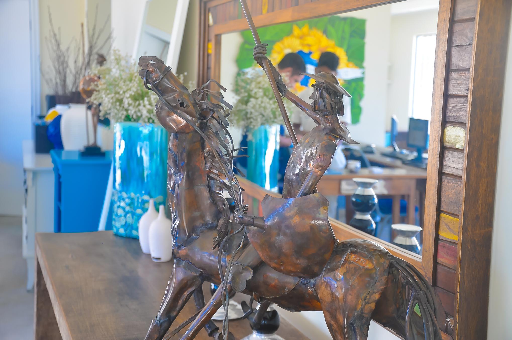 image-housing-carousel
