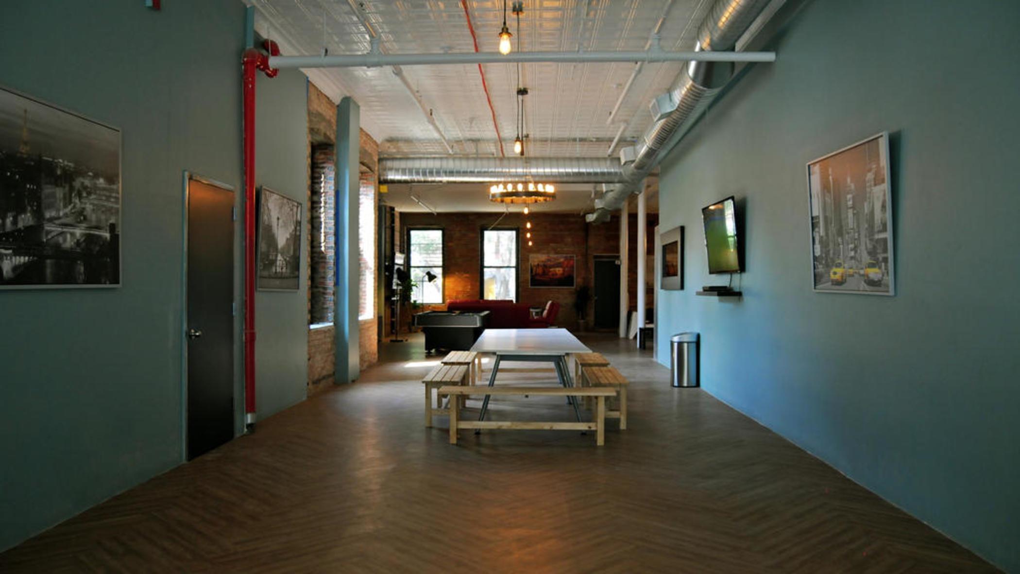 image-housing-carousel