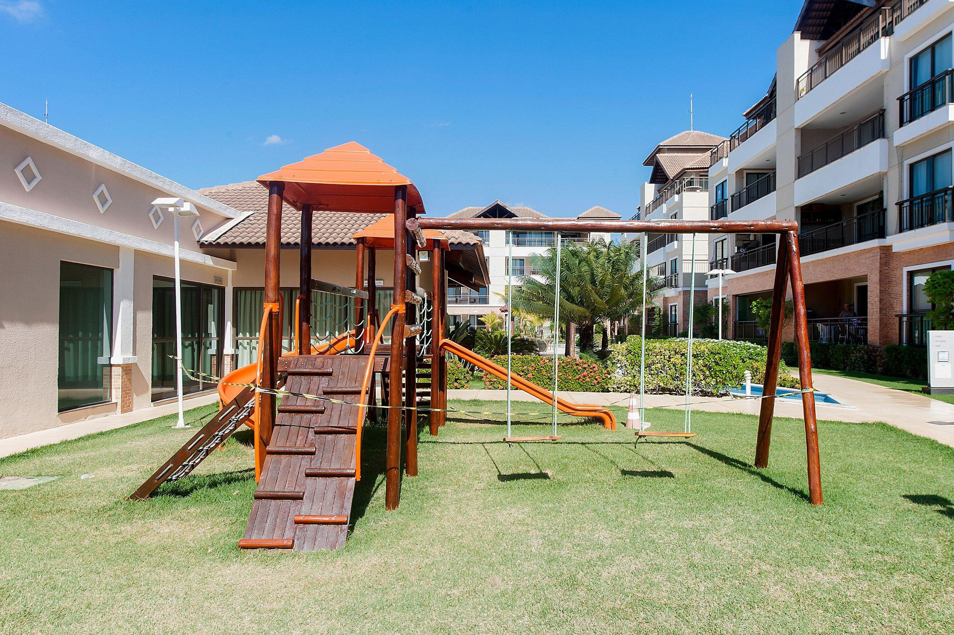 image-housing-carousel