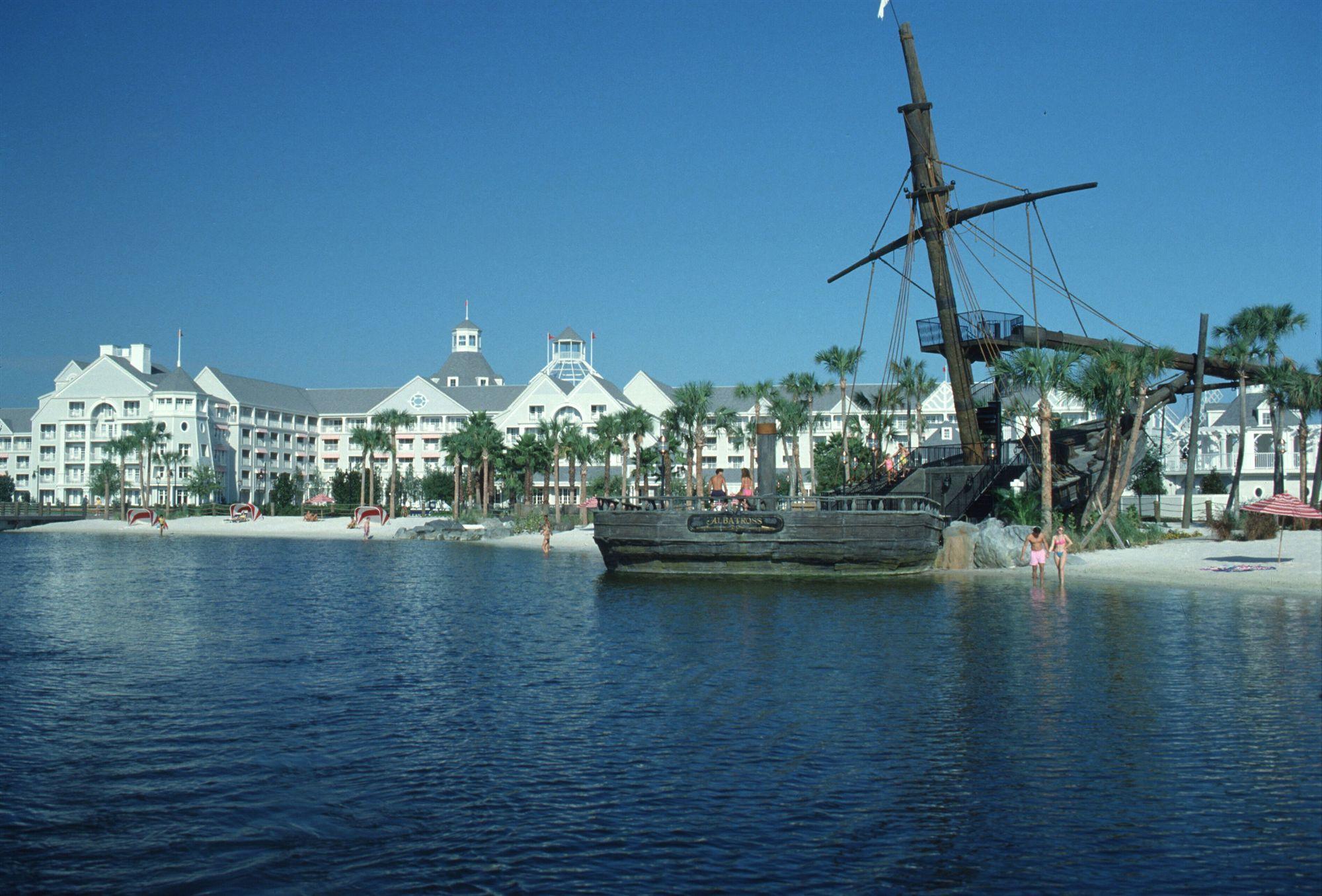 image-housing-carousel