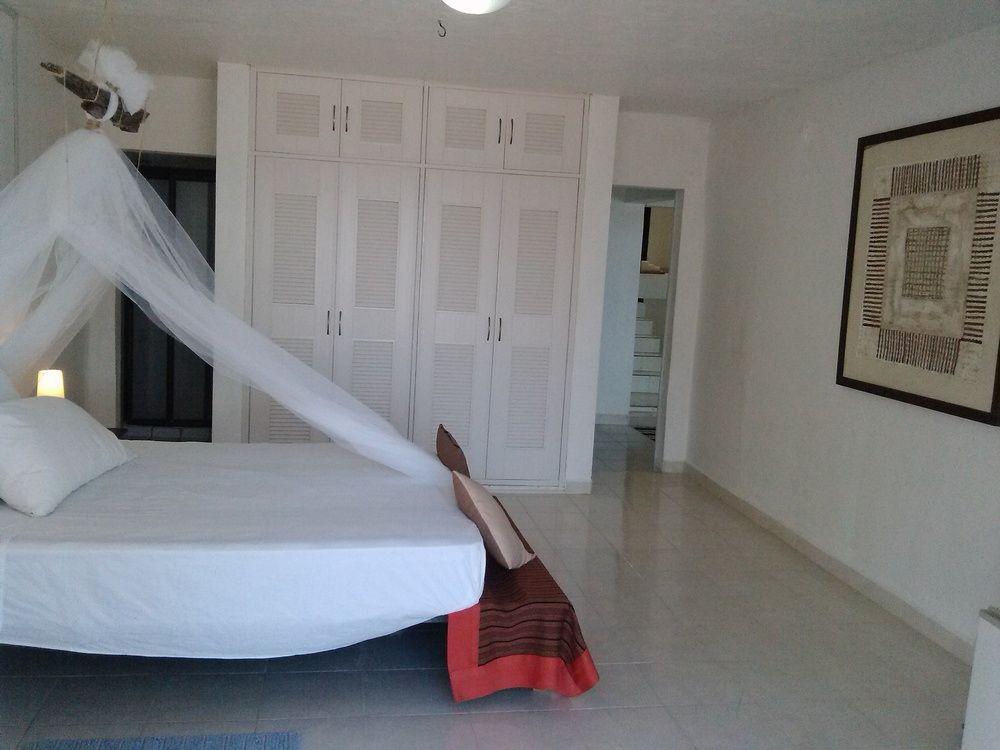 image-housing-carousel