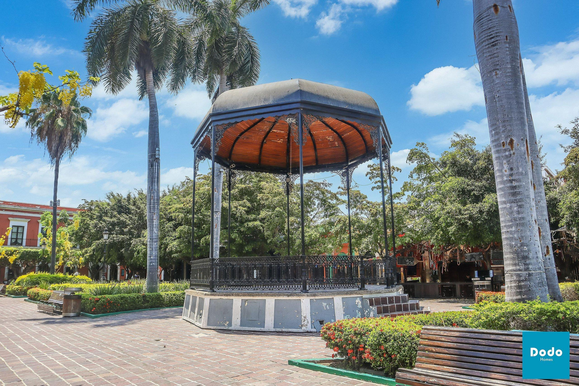 image-housing-carousel