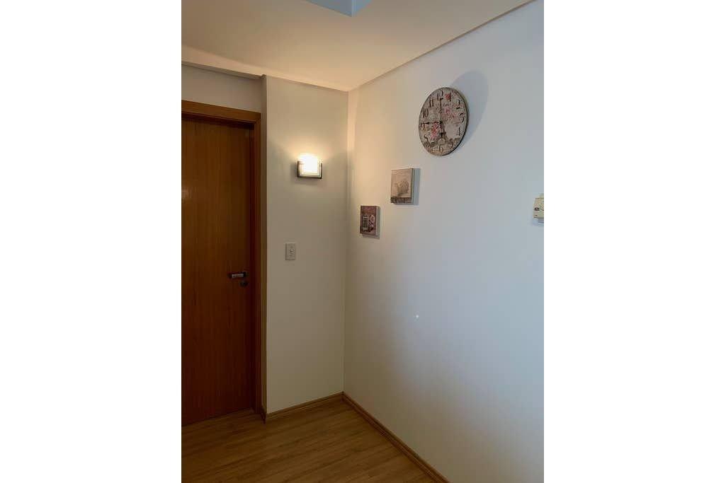 image-housing-carousel