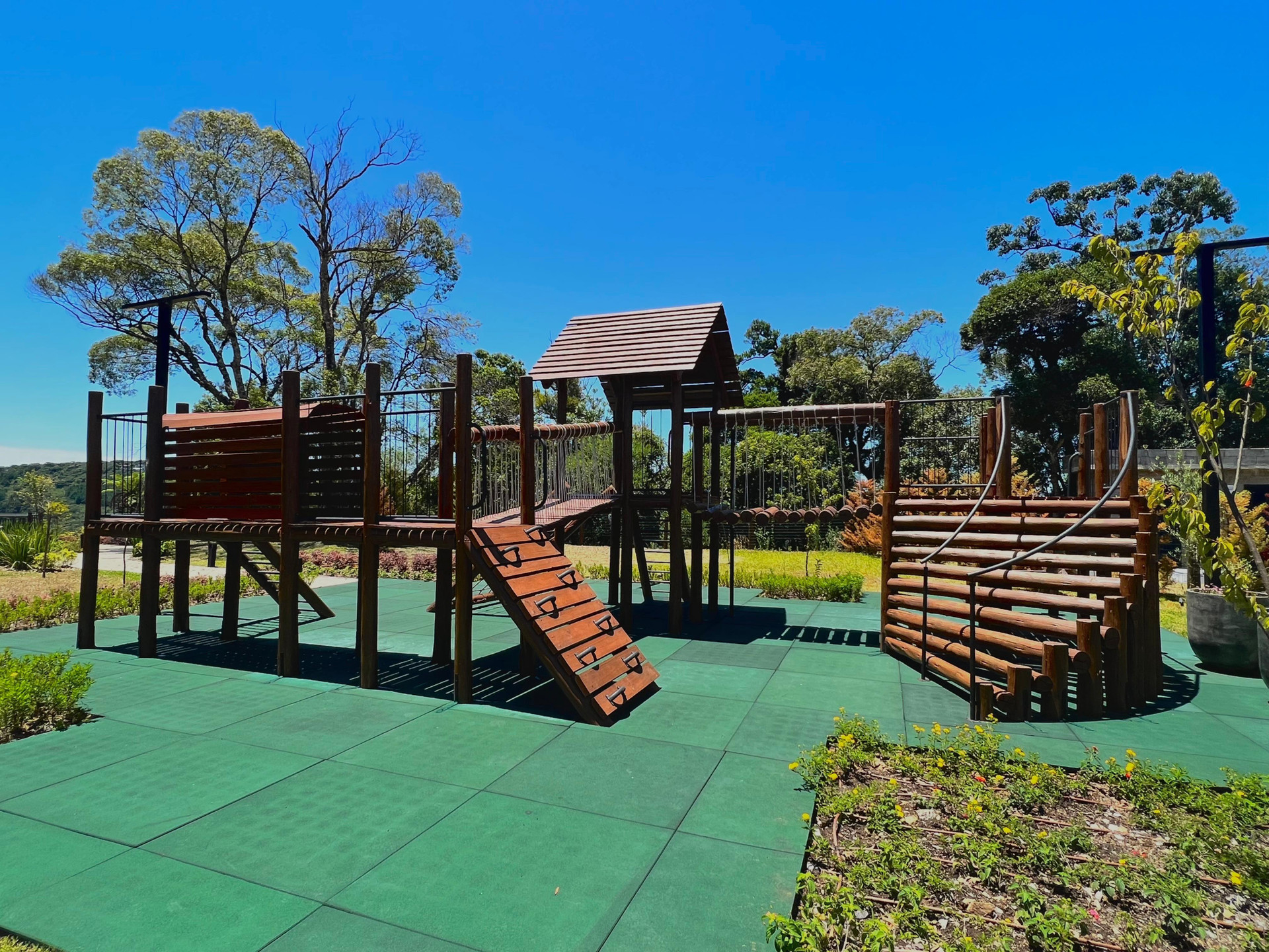 image-housing-carousel