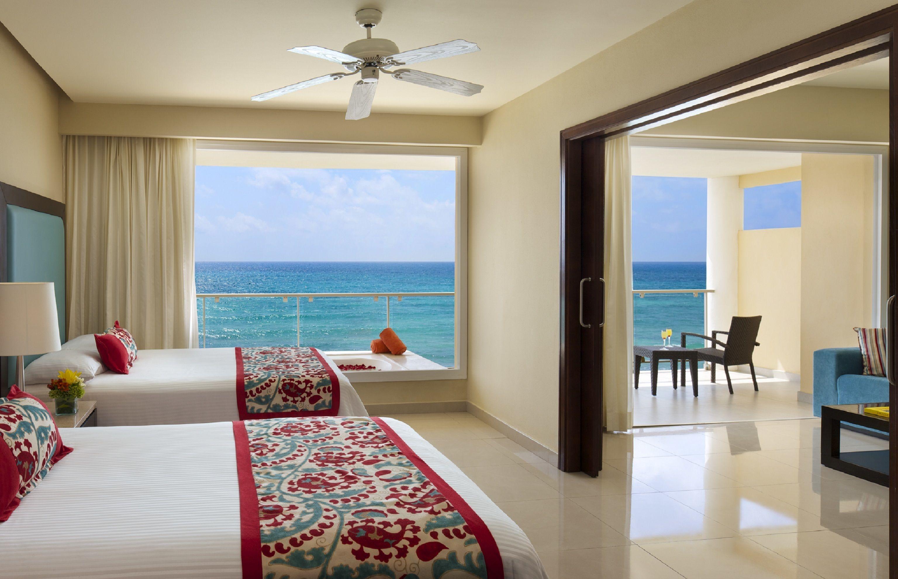 Suite Superior con Vista Parcial del Mar