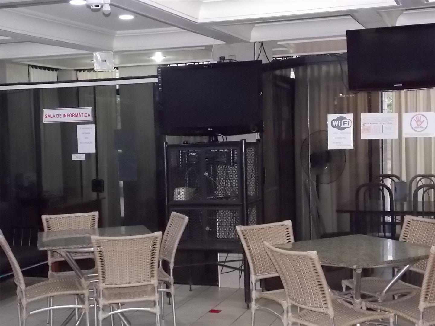 image-housing-carousel