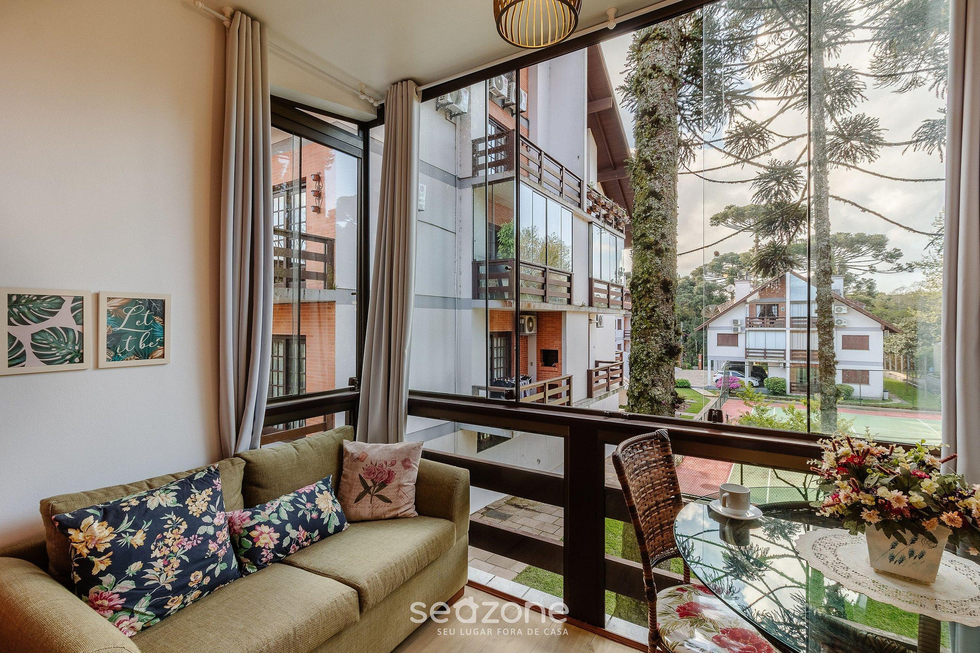 image-housing-carousel