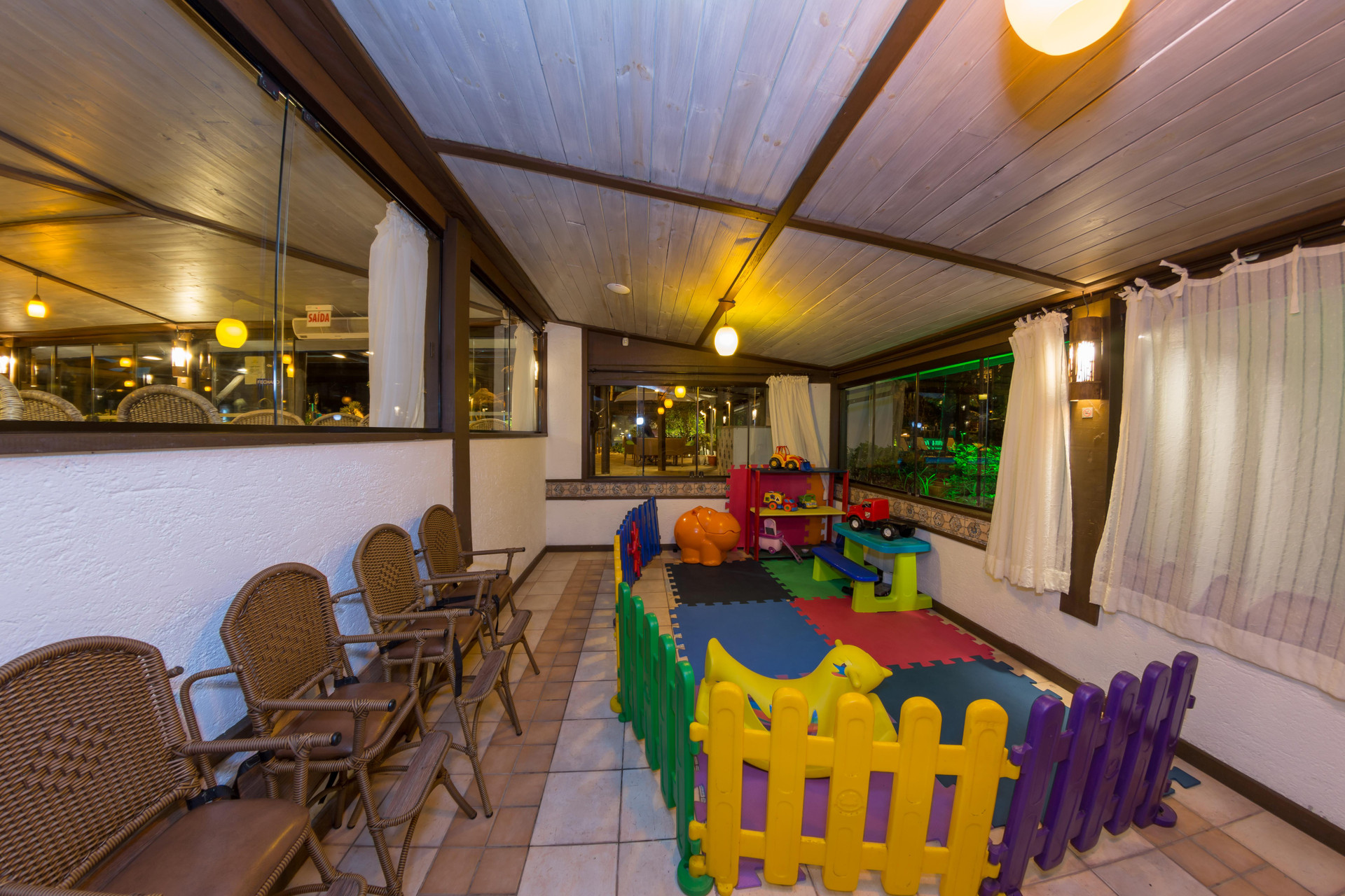image-housing-carousel