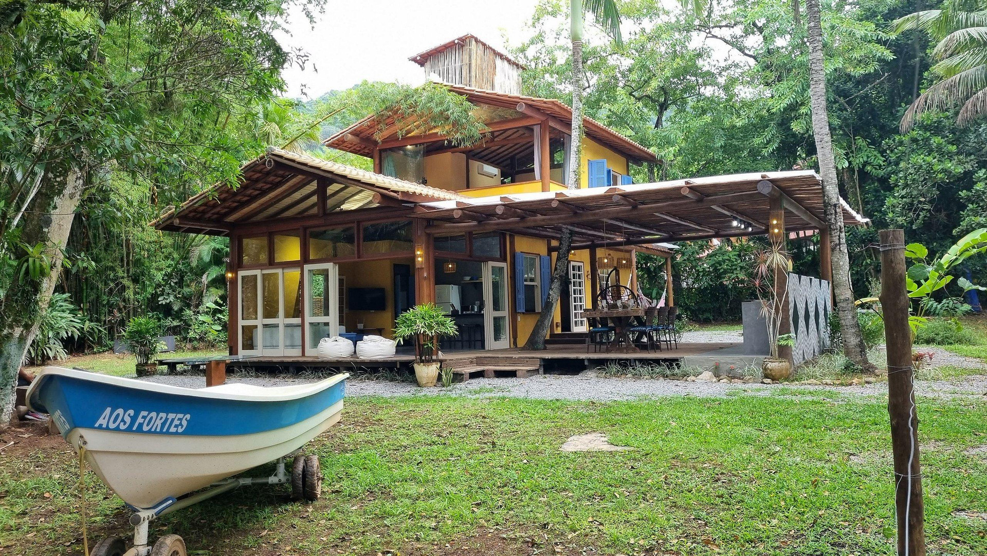 image-housing-carousel