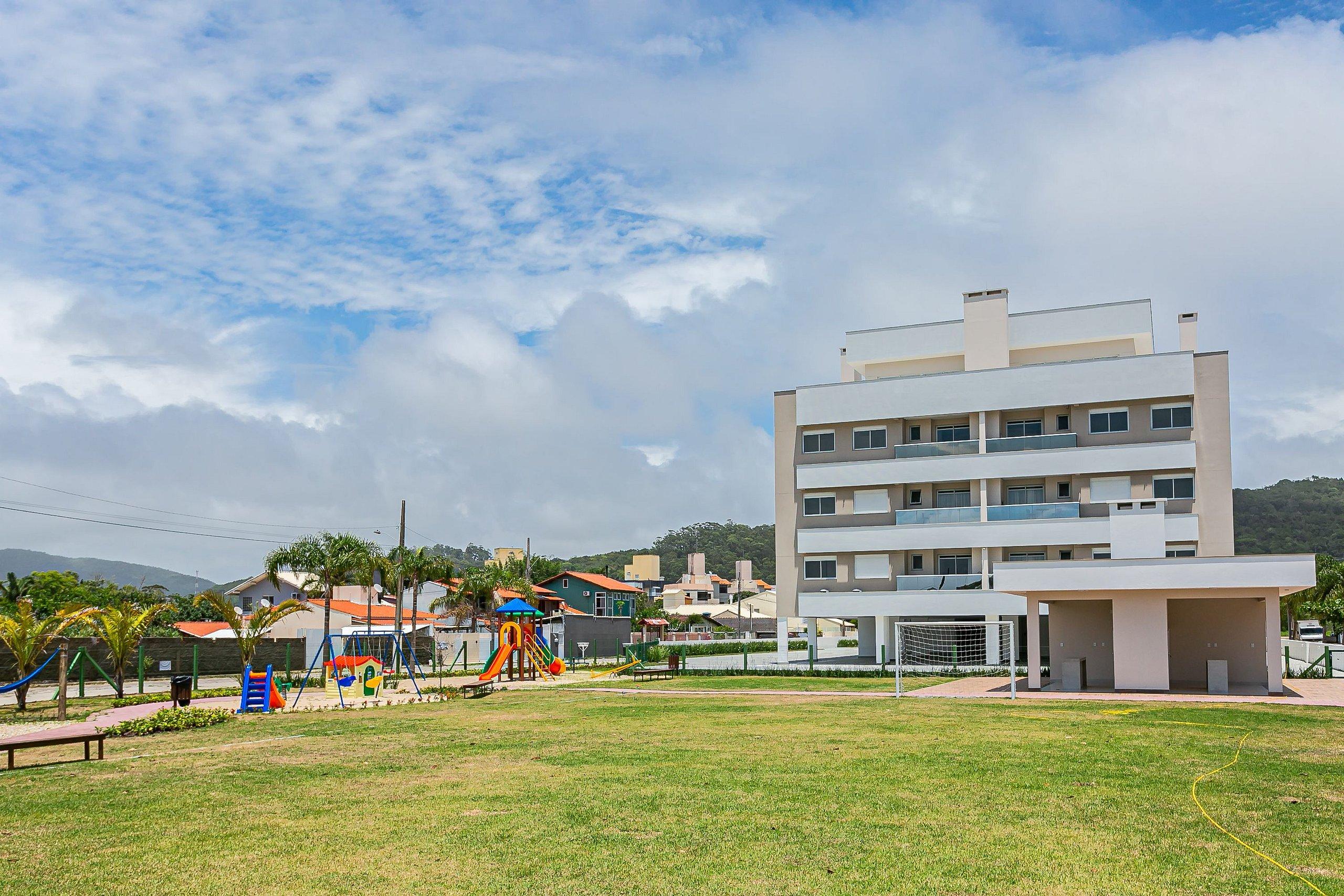 image-housing-carousel