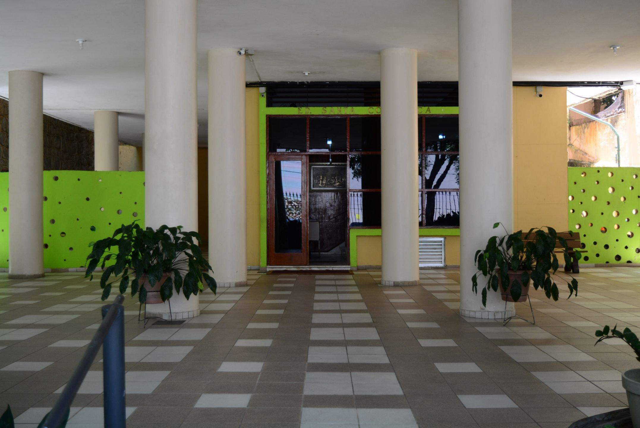 image-housing-carousel