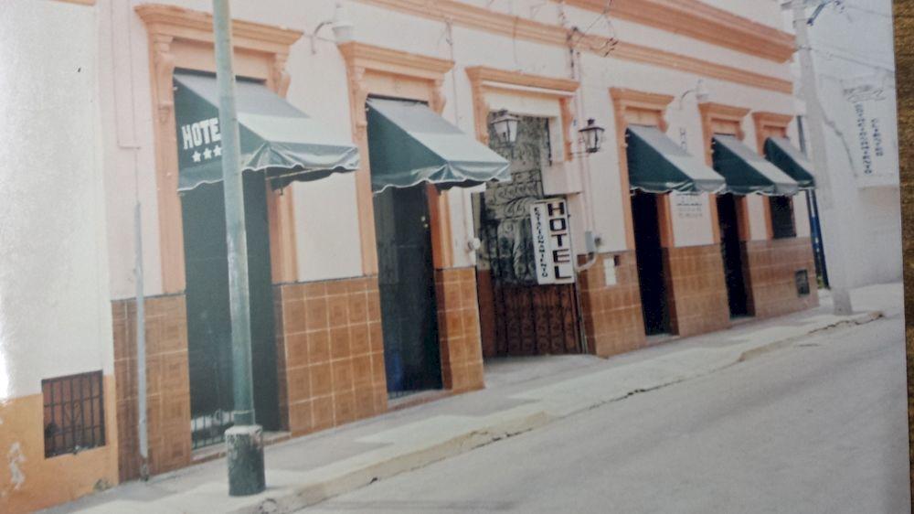 image-housing-carousel