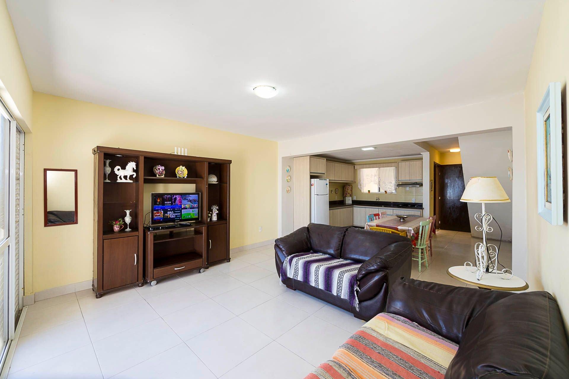 image-housing-carousel