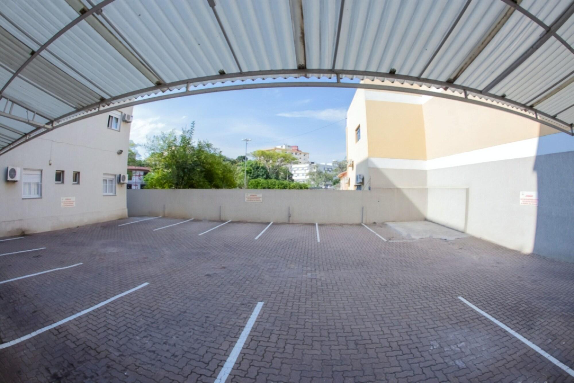 image-housing-carousel
