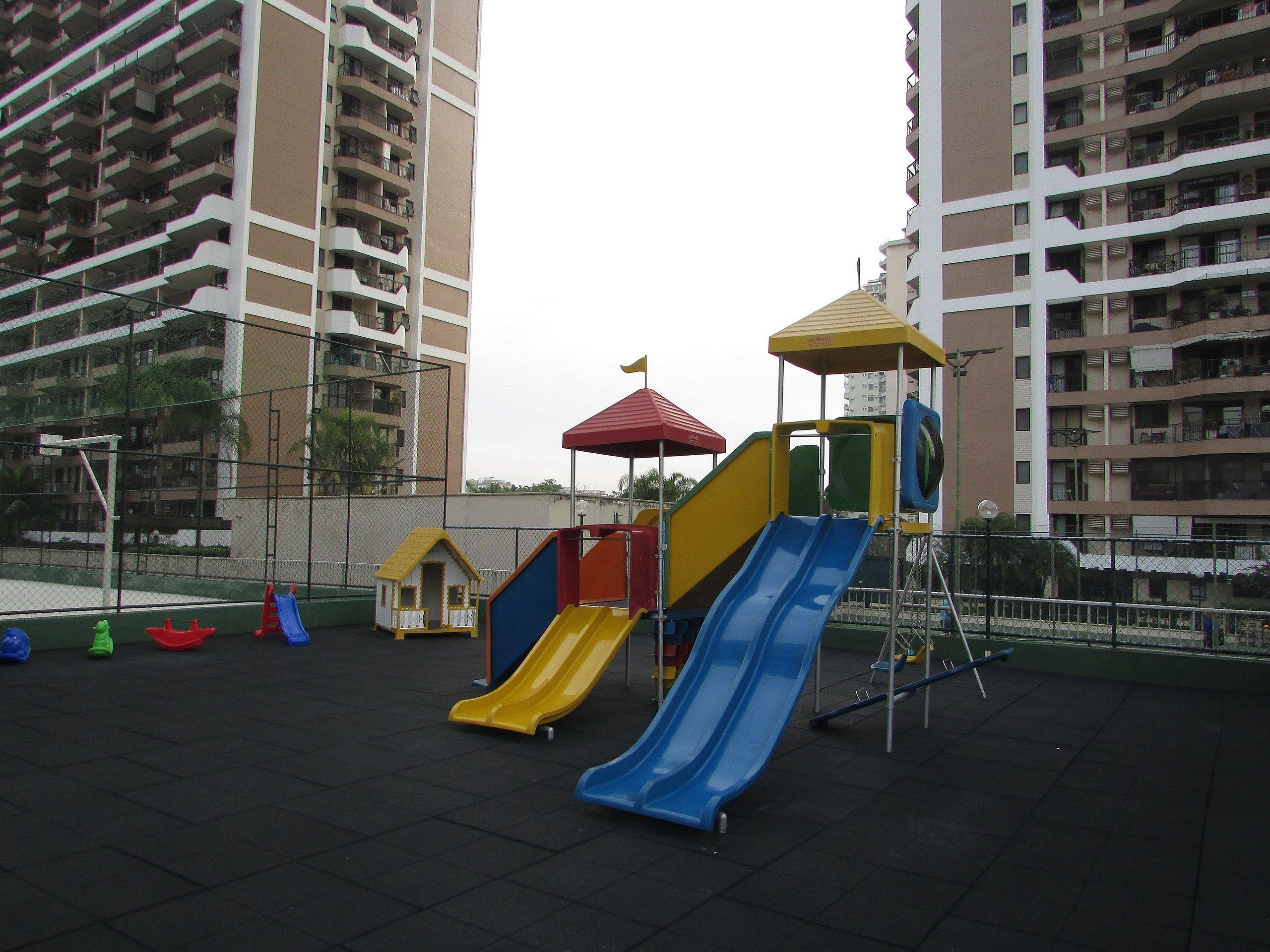 image-housing-carousel