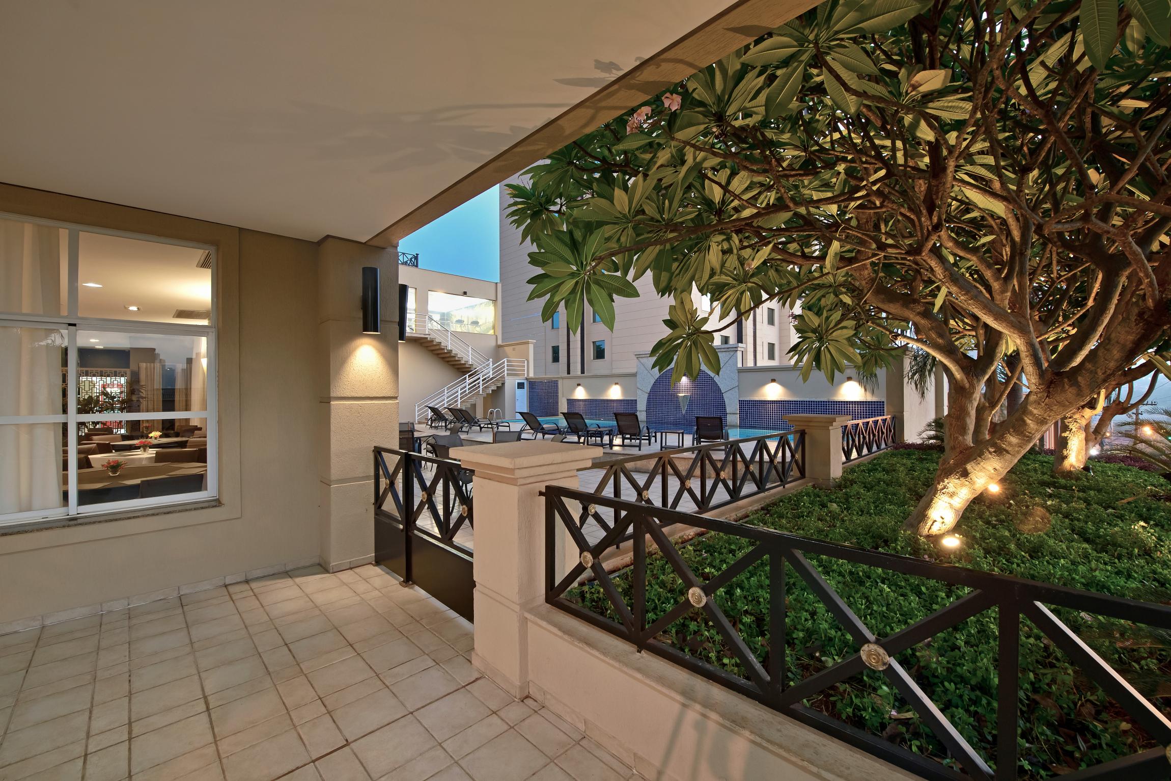 image-housing-carousel