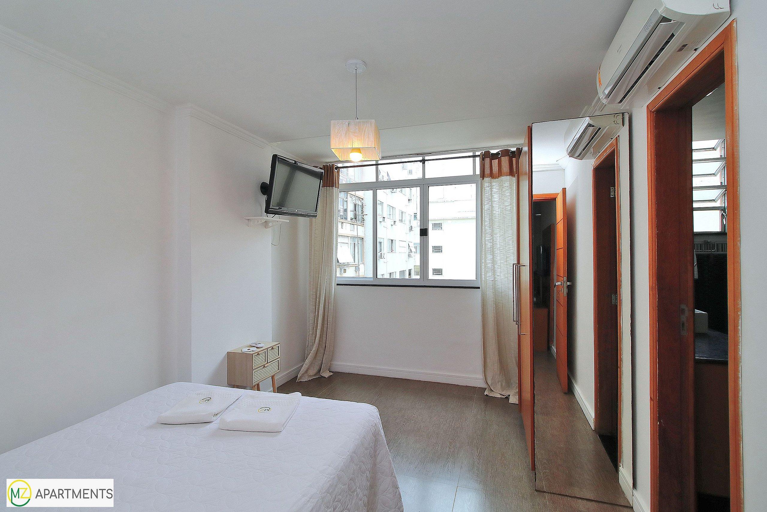 image-housing-carousel