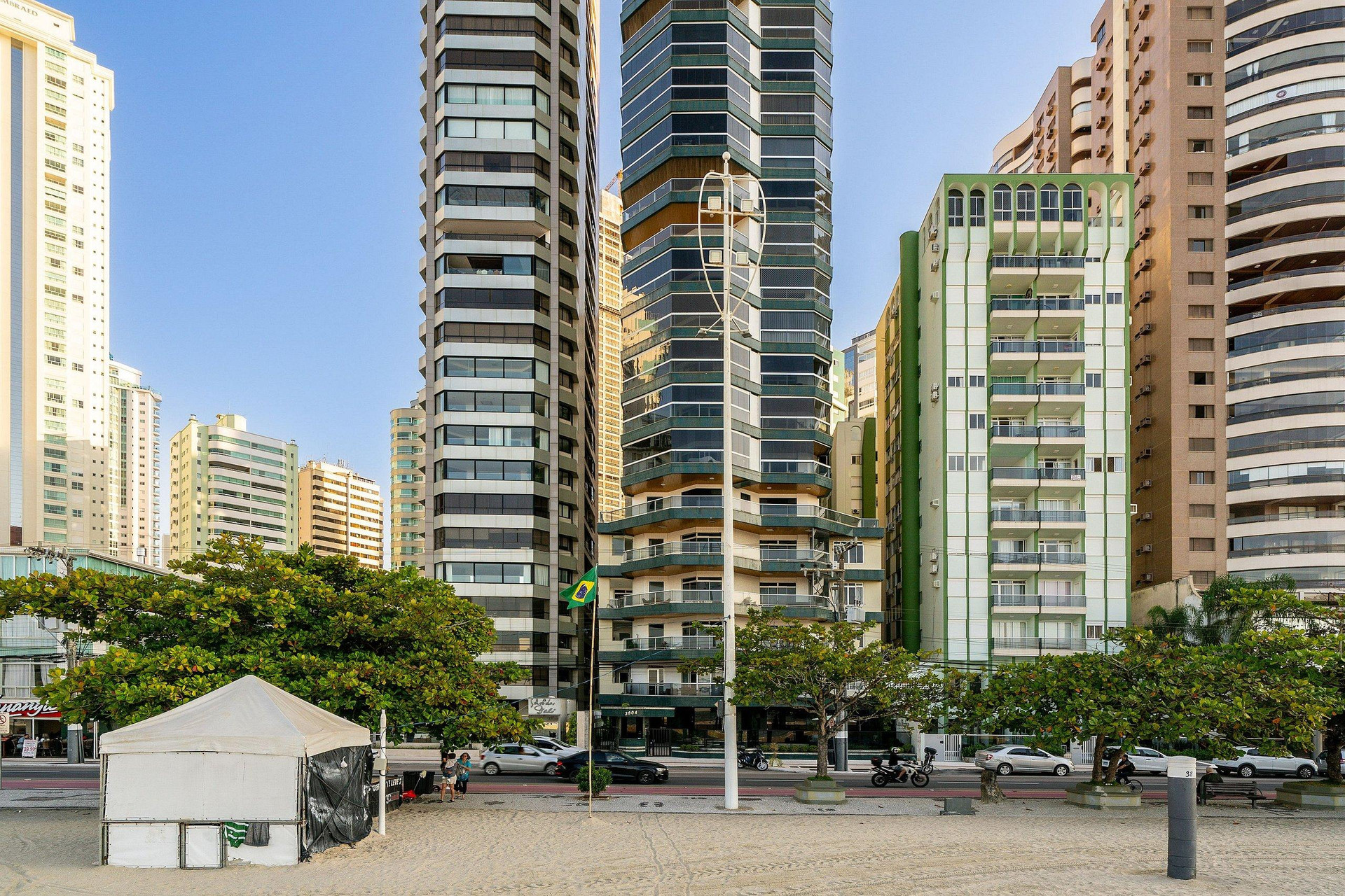 image-housing-carousel
