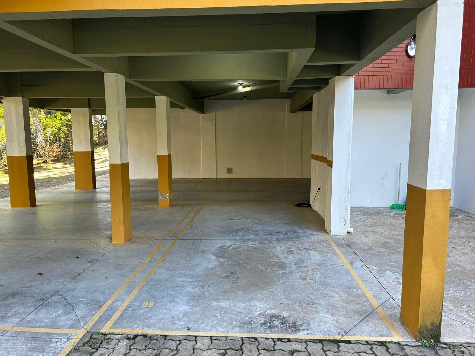 image-housing-carousel