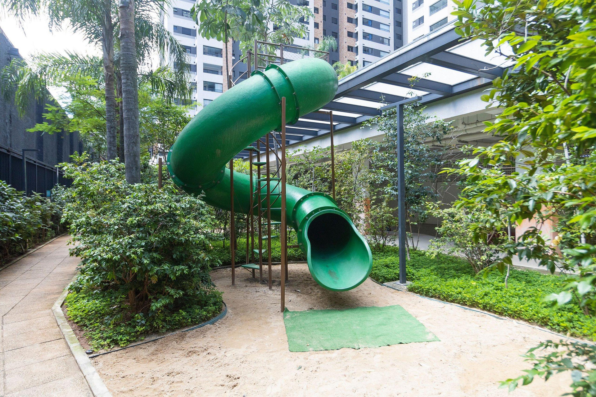 image-housing-carousel