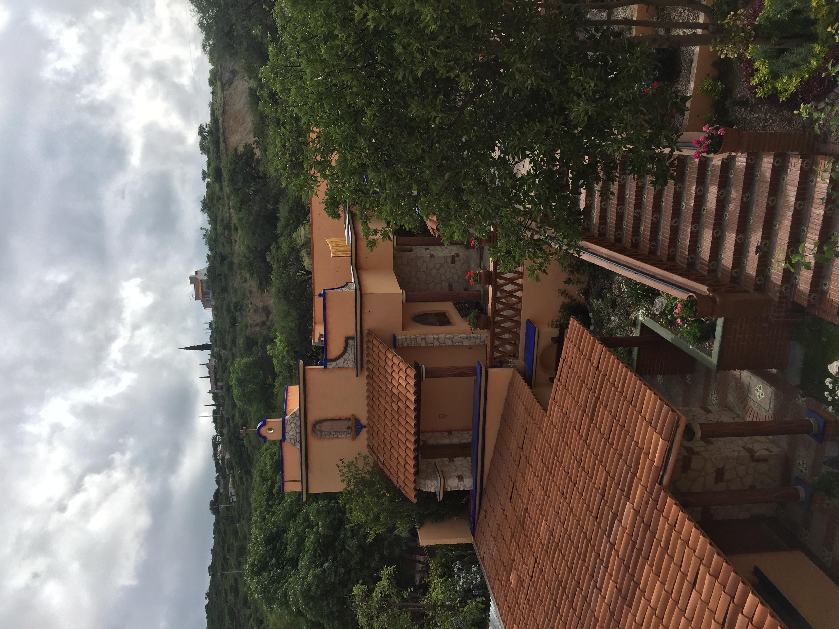 image-housing-carousel