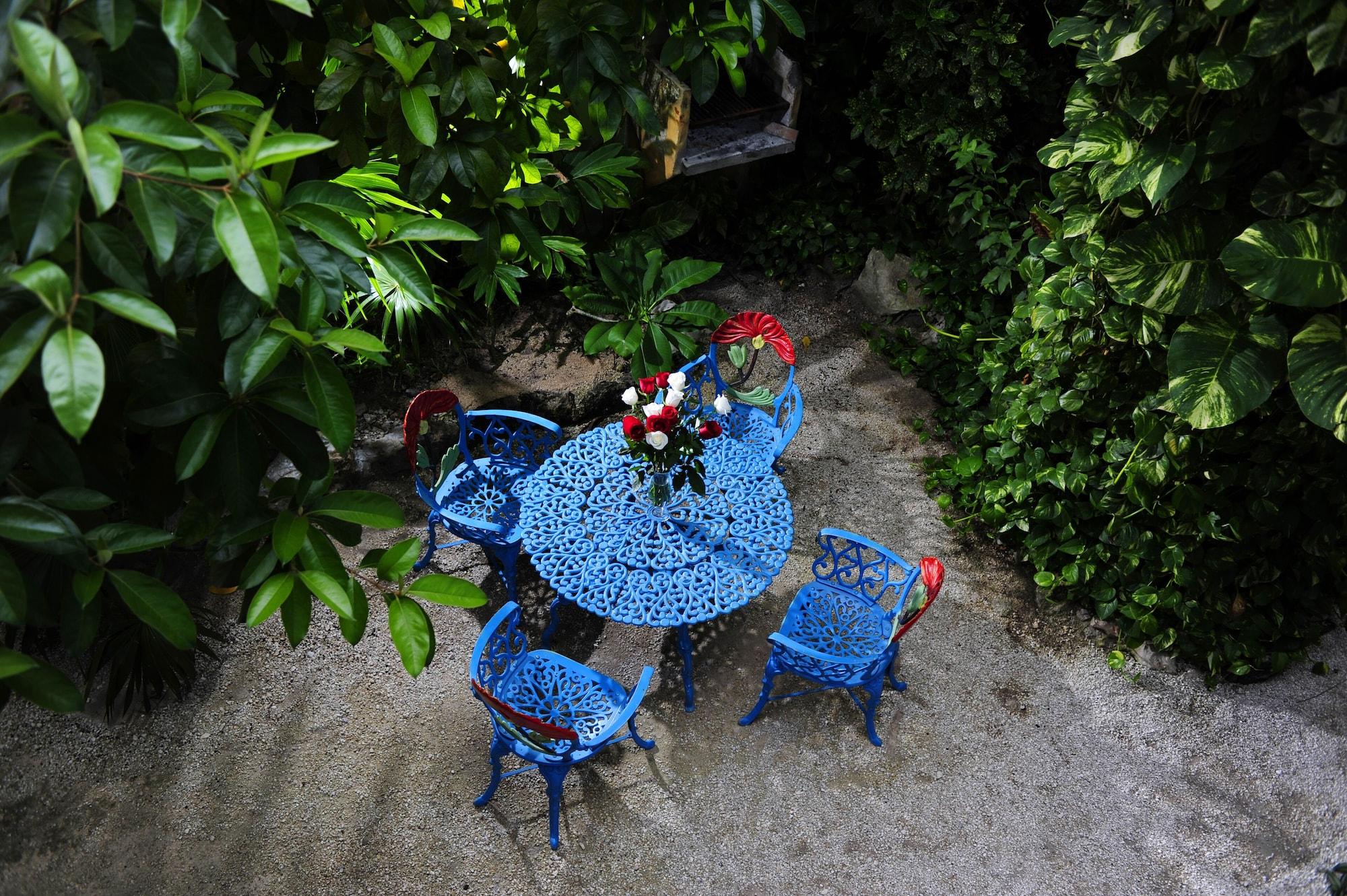 image-housing-carousel