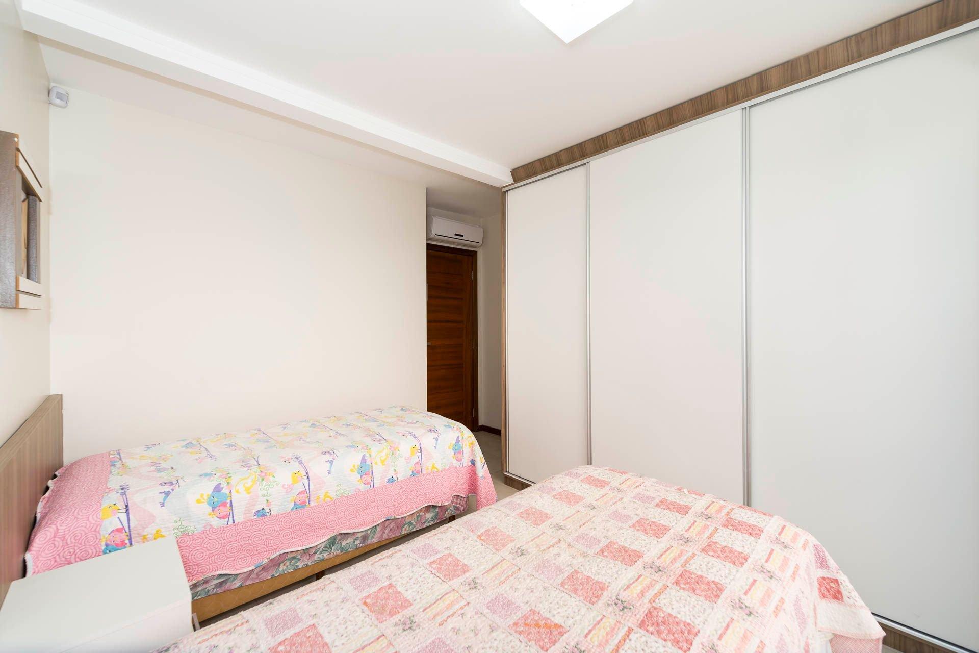 image-housing-carousel
