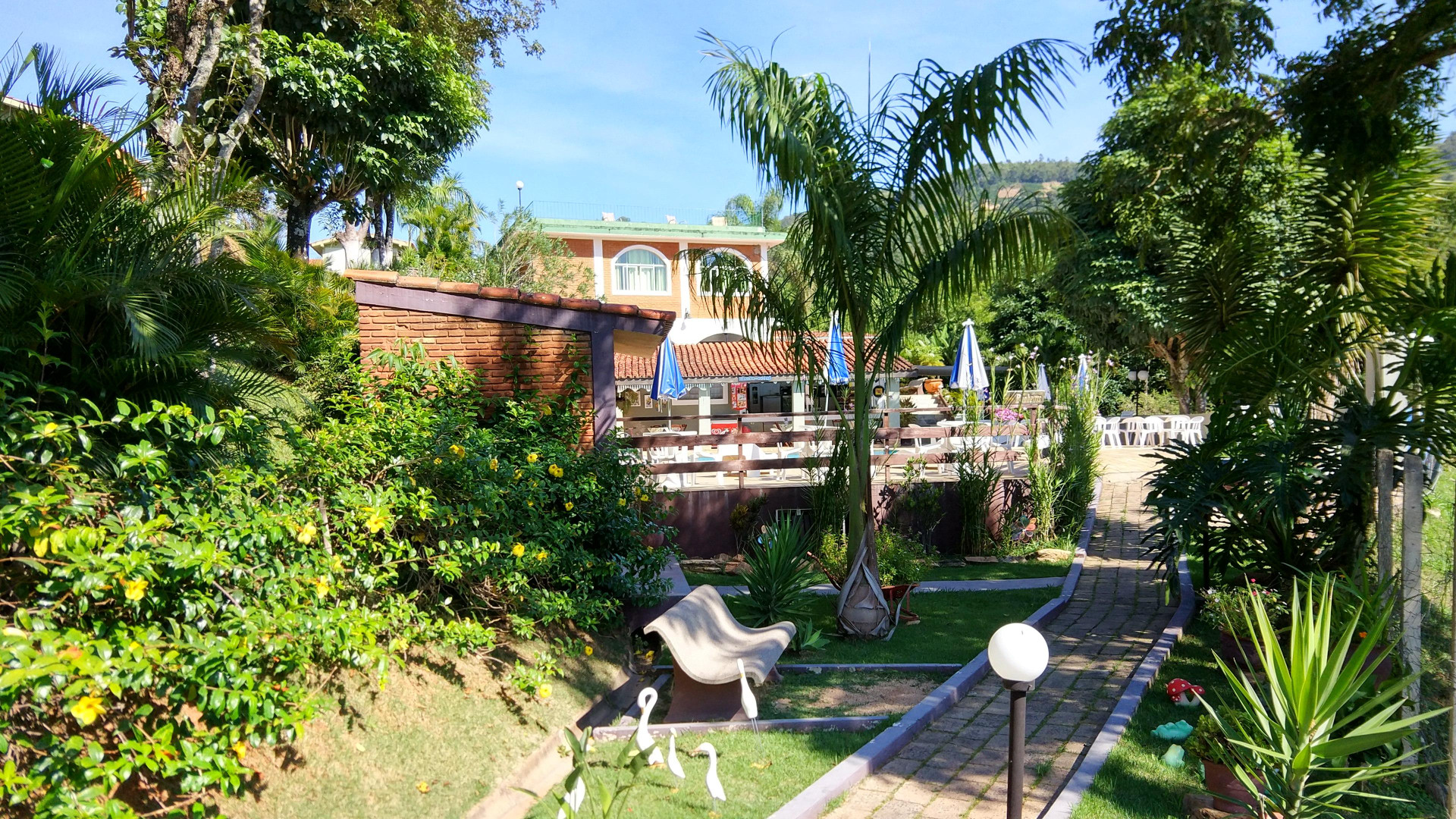 image-housing-carousel