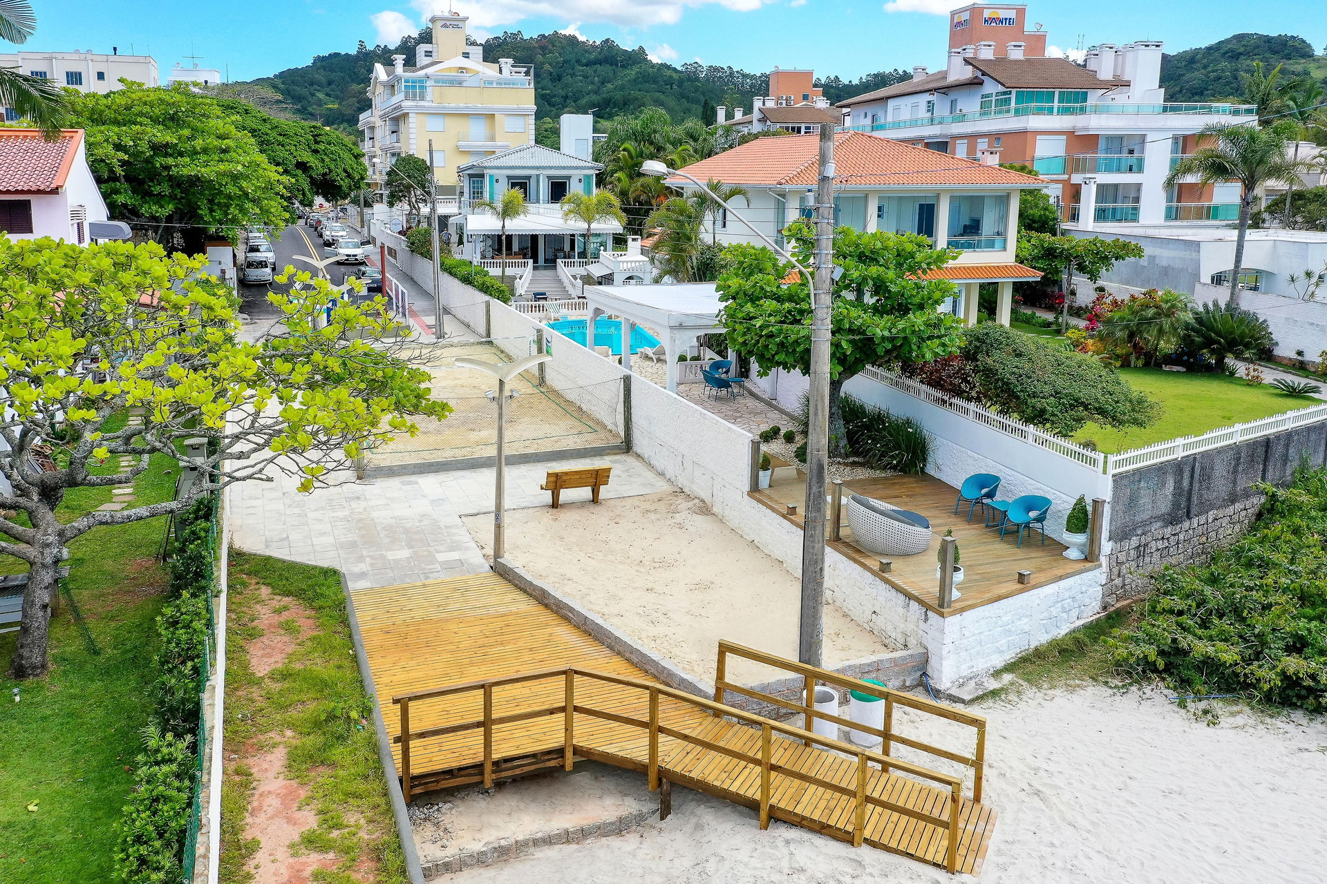 image-housing-carousel