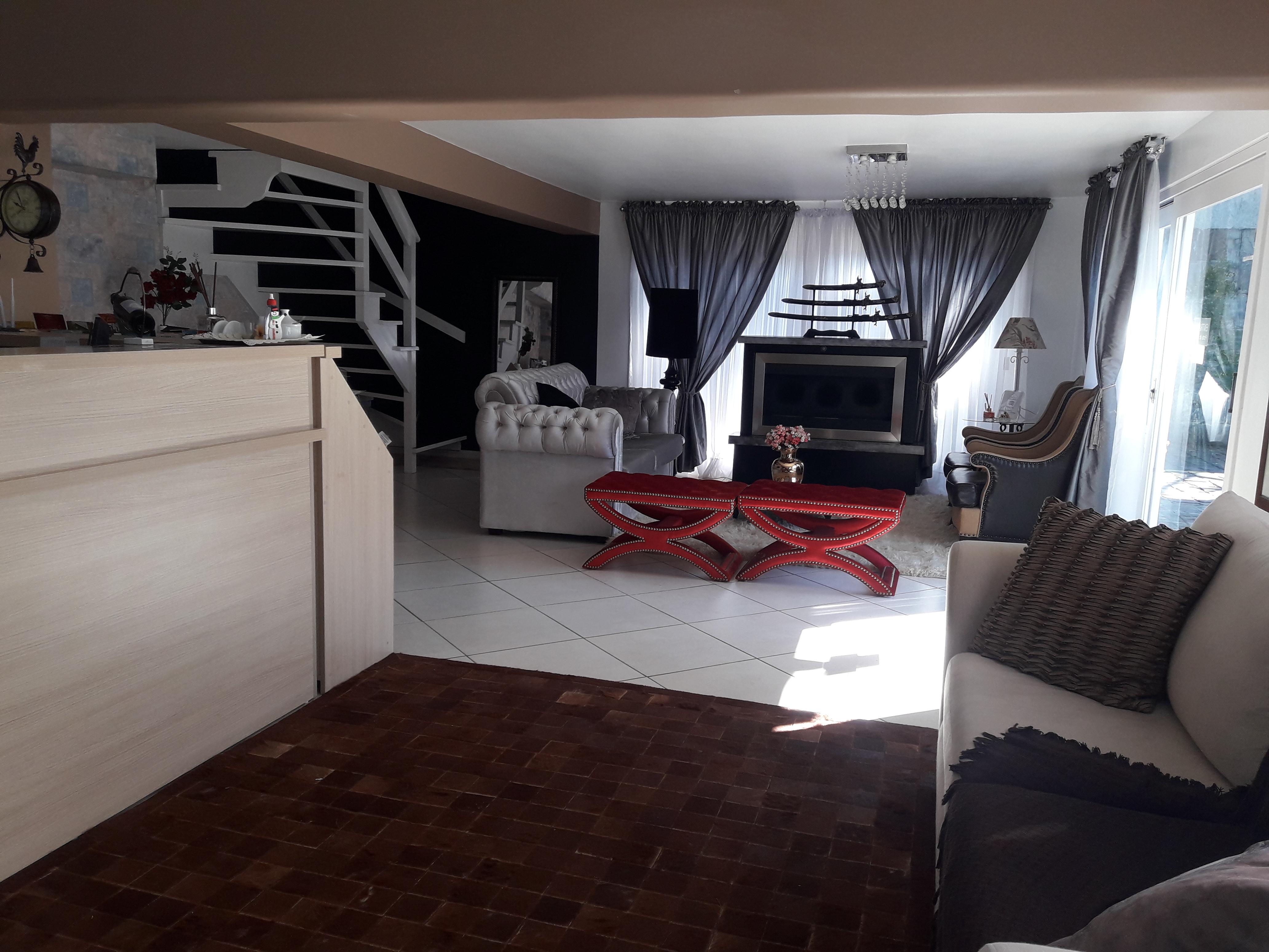 image-housing-carousel
