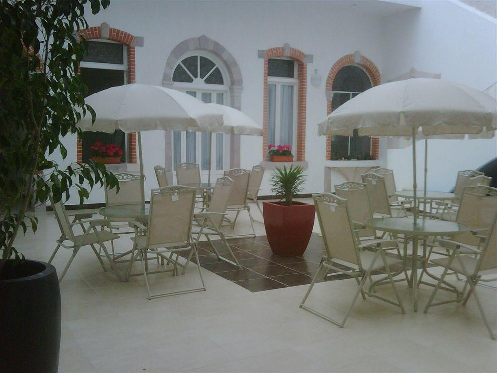 image-housing-carousel